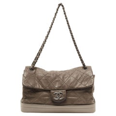 Chanel Borsa VIP Flap in pelle grigio trapuntata e scintillante