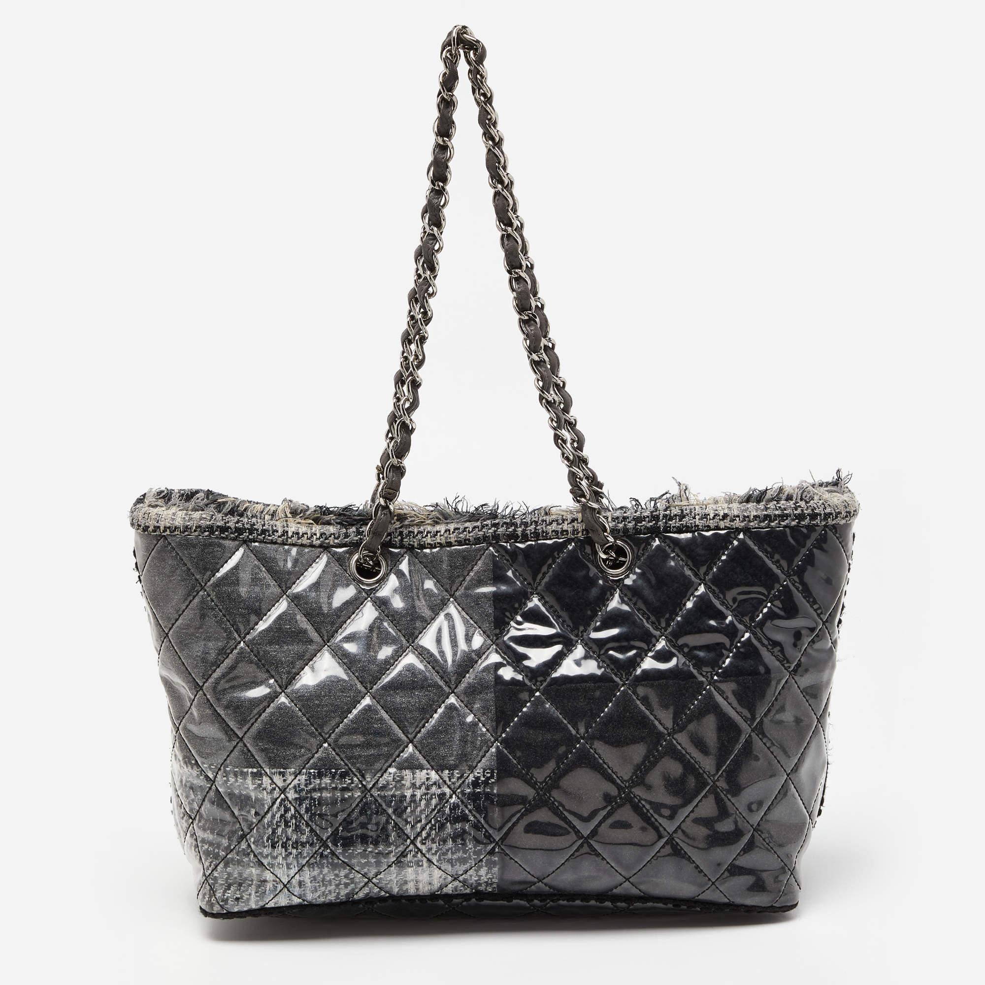 Designed in an effortlessly chic and minimally glamorous style with an everyday functional utility and spacious interior, this Chanel bag is a hard one to miss. Crafted in vinyl and tweed, this beautiful bag features quilting all over and the