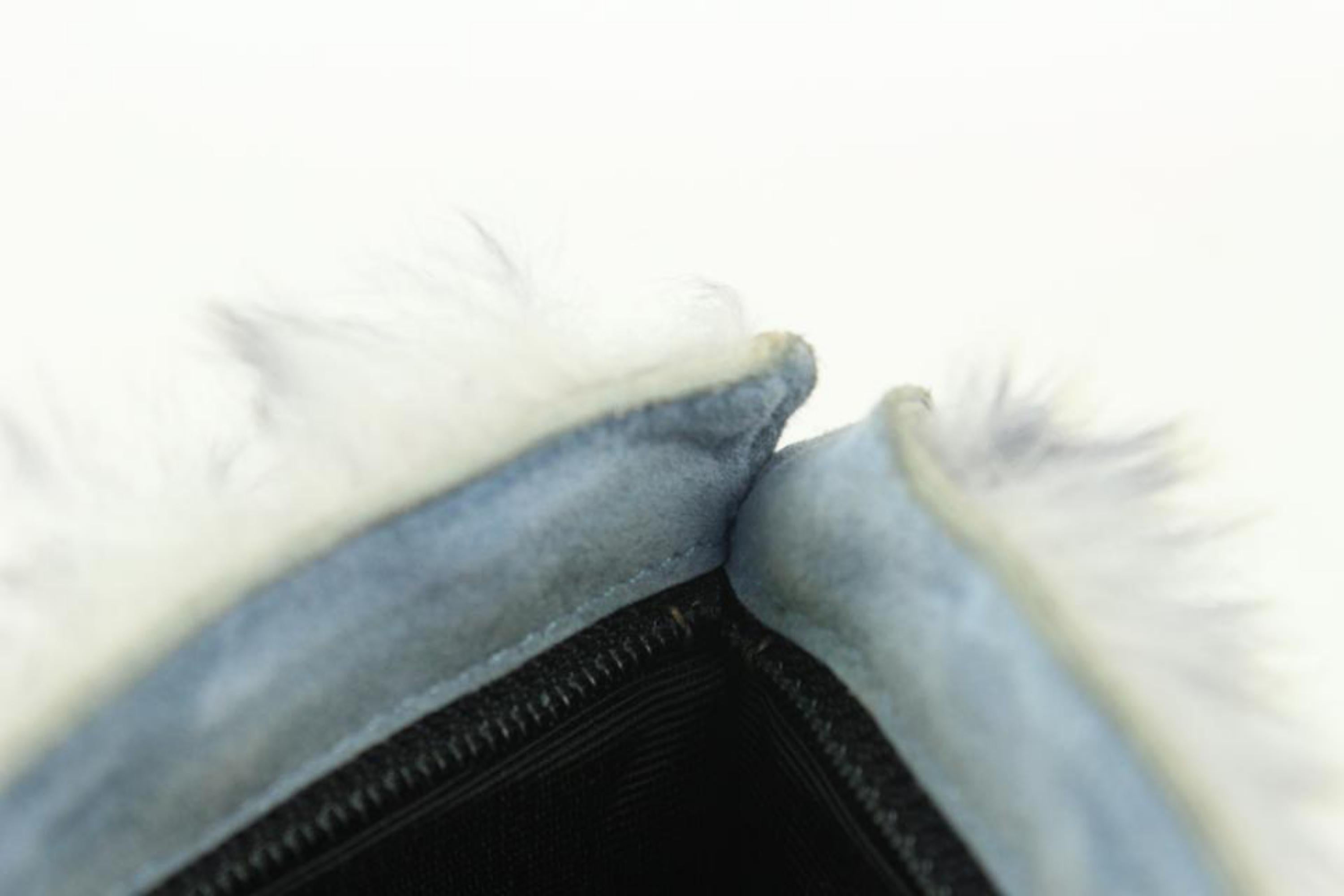Gris Chanel - Pochette en fourrure de lapin grise 1014c21 en vente