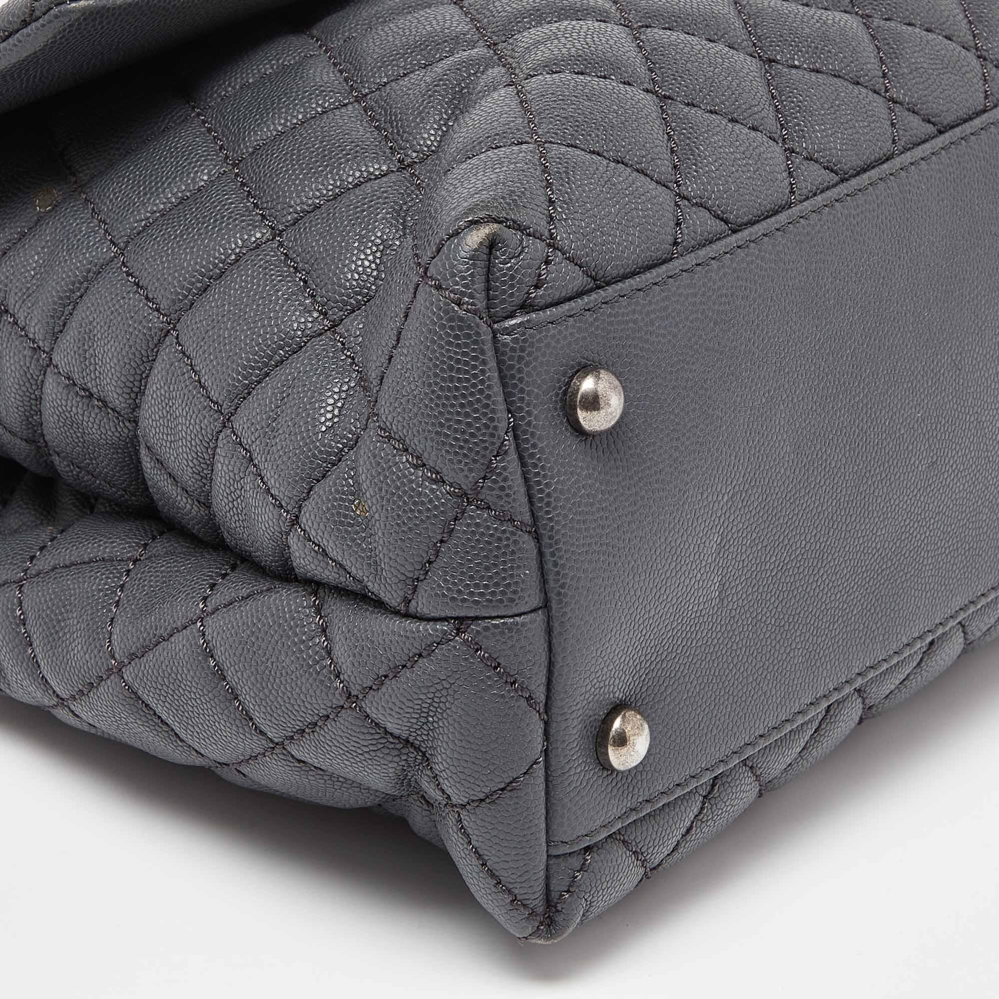 Chanel Medium Coco Top Handle Bag aus grauem/rotem Kaviarleder und Eidechsenleder 7