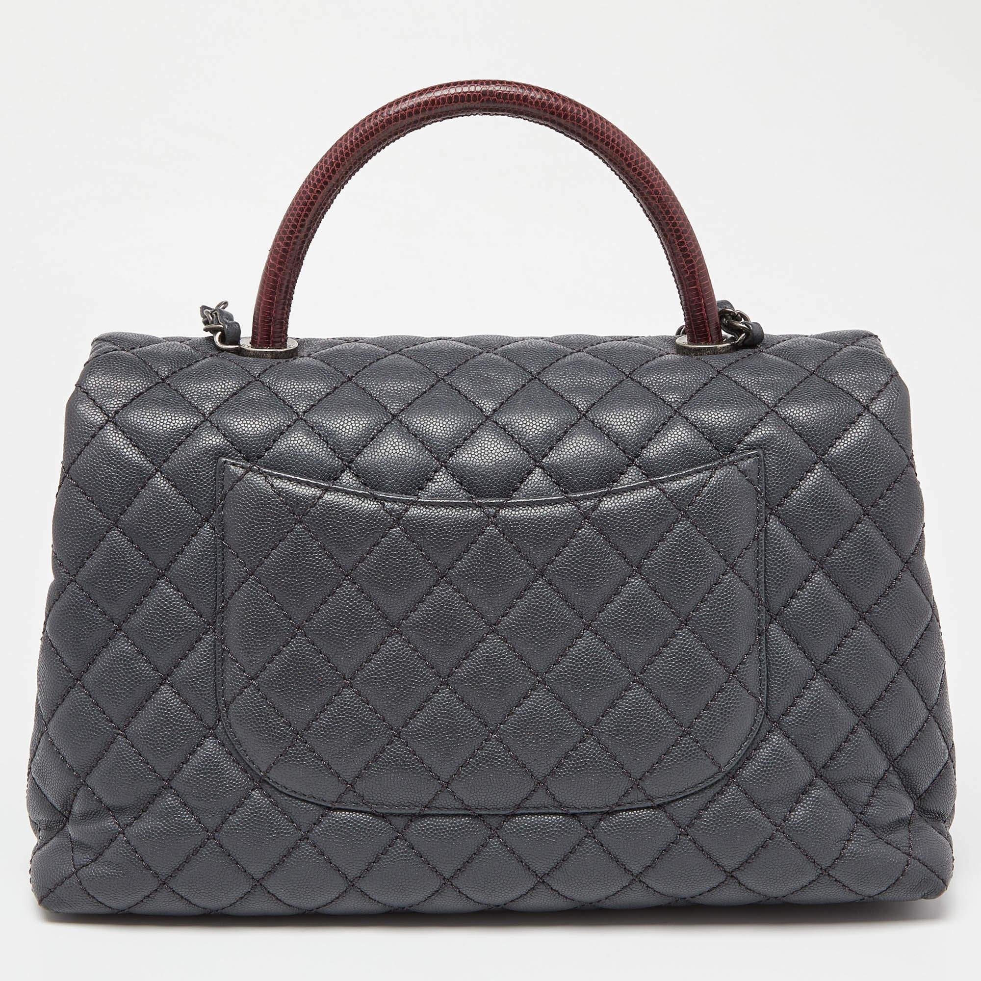 Chanel Medium Coco Top Handle Bag aus grauem/rotem Kaviarleder und Eidechsenleder 3