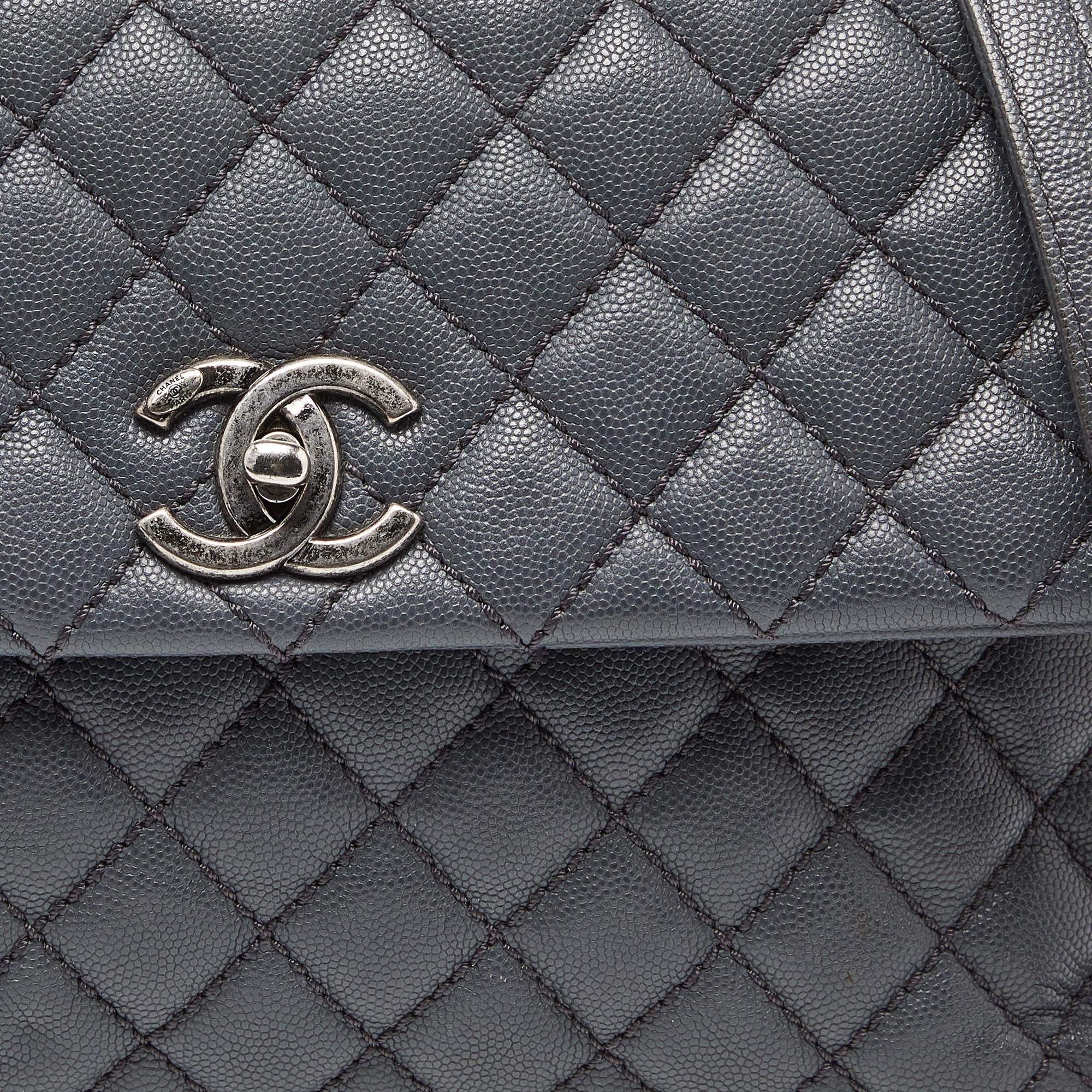 Chanel Medium Coco Top Handle Bag aus grauem/rotem Kaviarleder und Eidechsenleder 4
