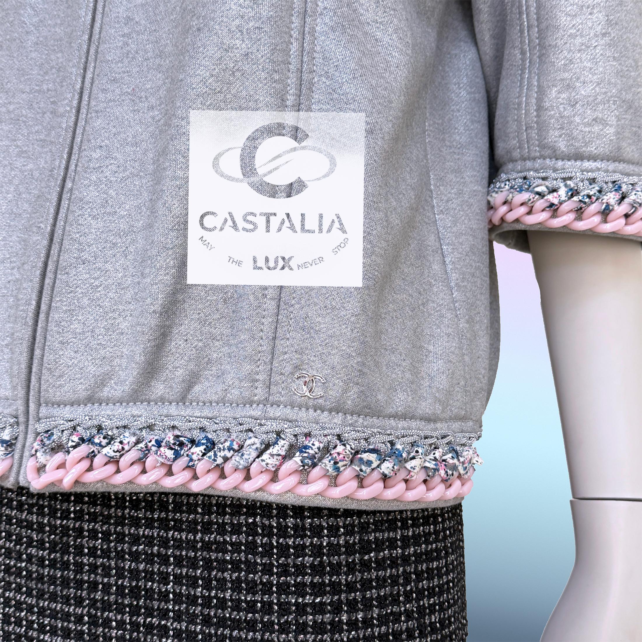CHANEL Cardigan gris argenté avec bordure en maillons de chaîne 40 FR en vente 7