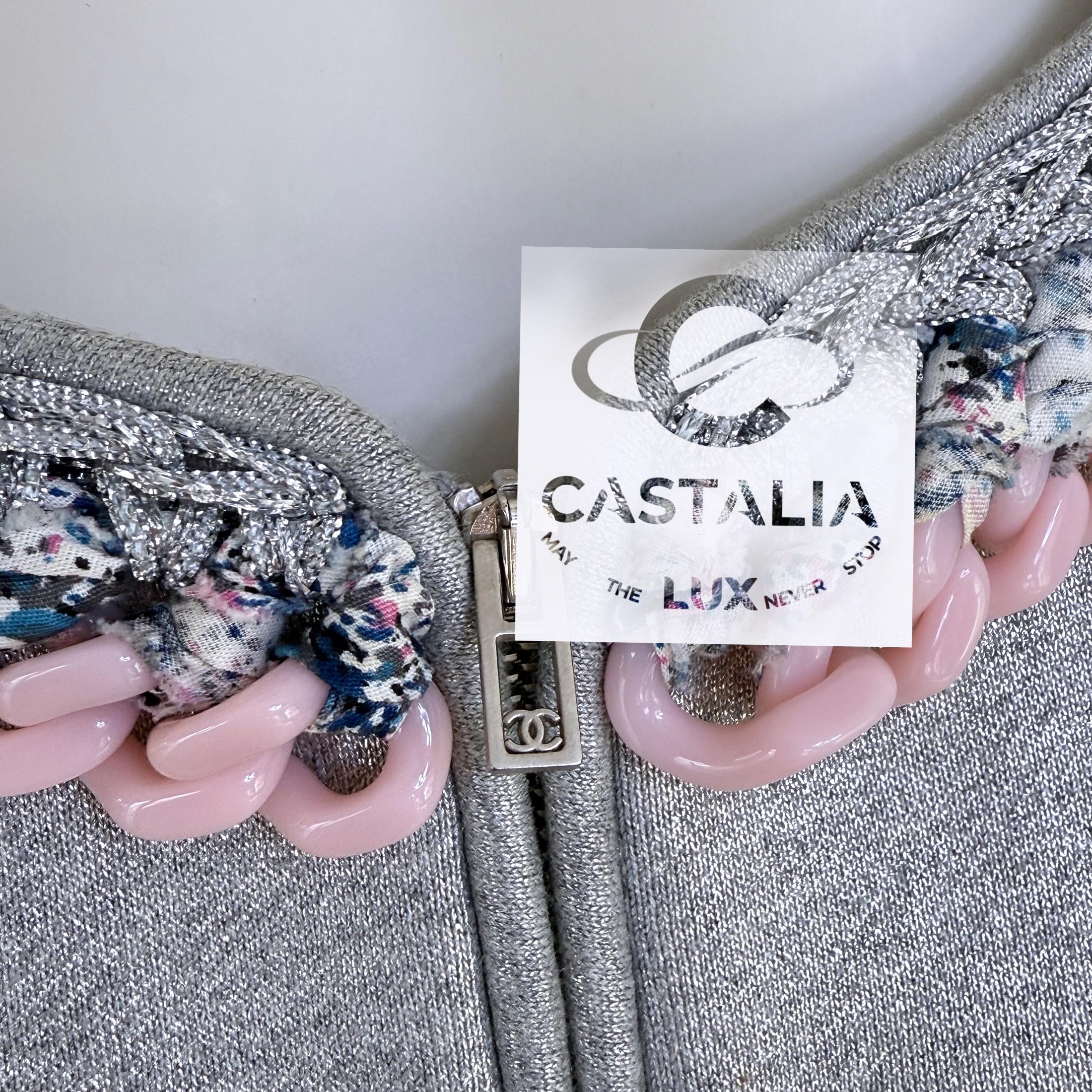 CHANEL Cardigan gris argenté avec bordure en maillons de chaîne 40 FR Unisexe en vente