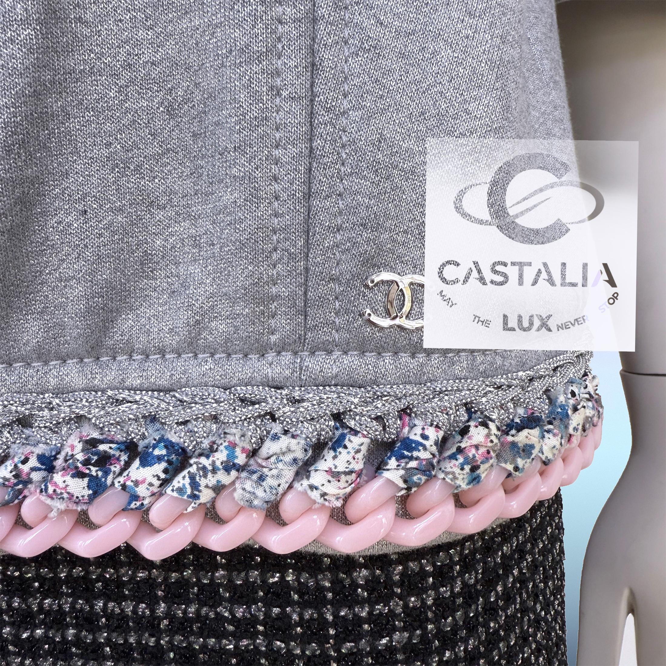 CHANEL Cardigan gris argenté avec bordure en maillons de chaîne 40 FR en vente 4