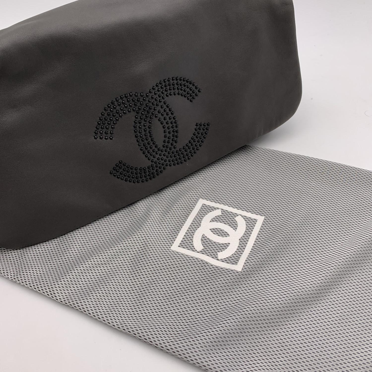 Chanel Grau Smooth Leder Akkordeon Nieten CC Umhängetasche 3