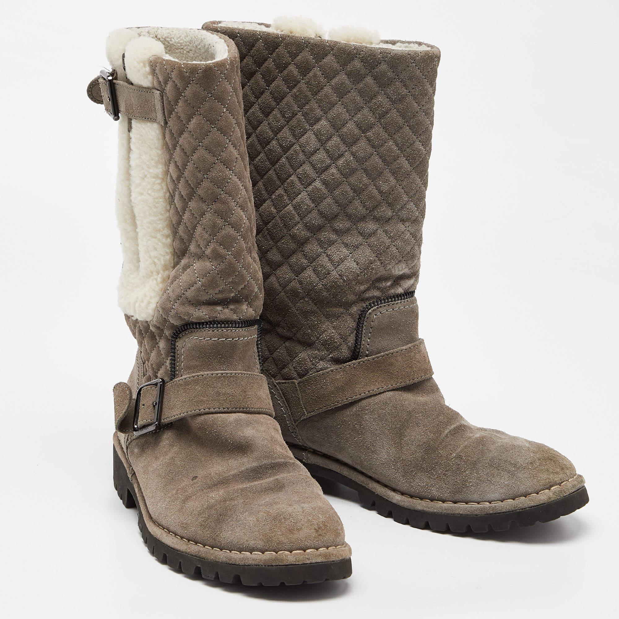 Women's Chanel Grey Suede and Fur CC Mid Calf Boots Size 39 For Sale