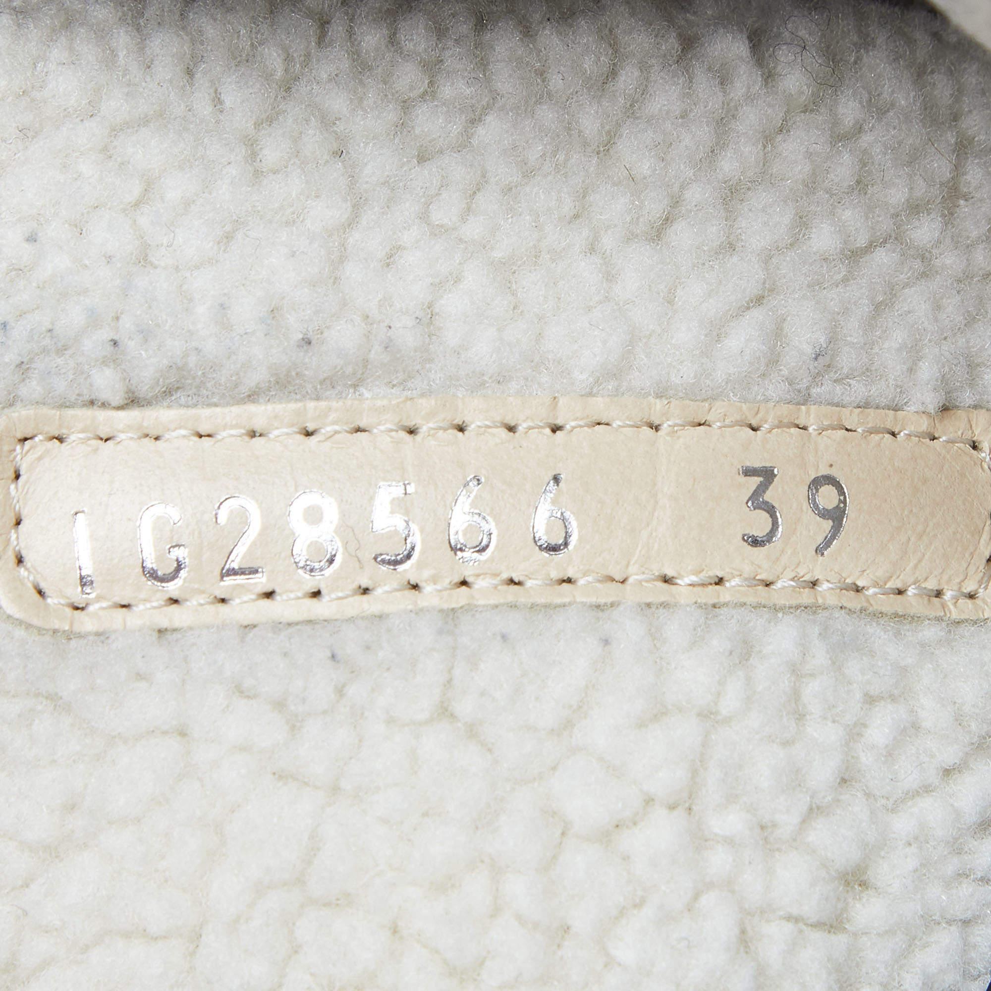 Chanel Grau Wildleder und Pelz CC Mid Calf Stiefel Größe 39 im Angebot 4