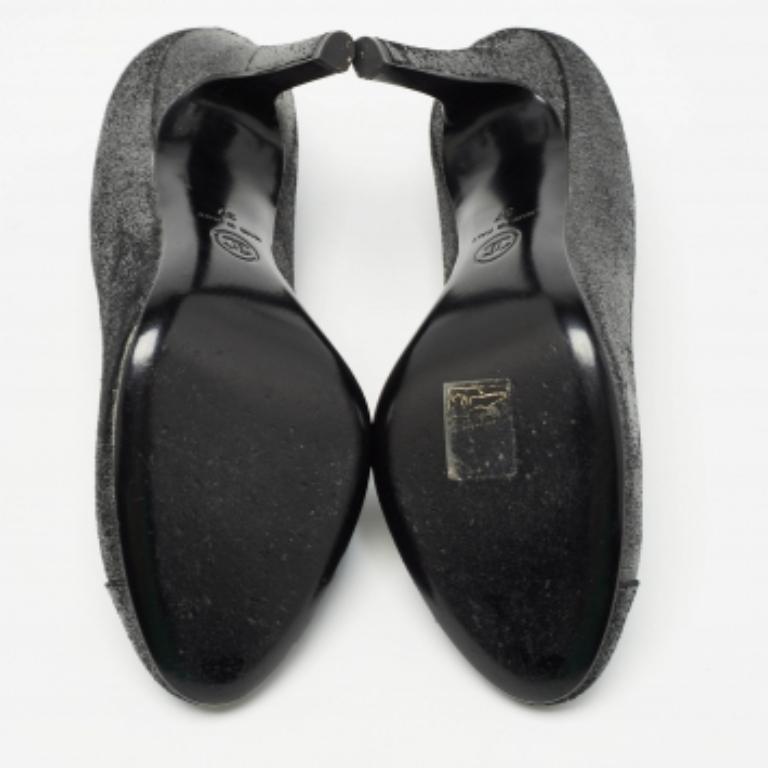 Noir Escarpins Chanel à bout ouvert en daim gris texturé, taille 37 en vente