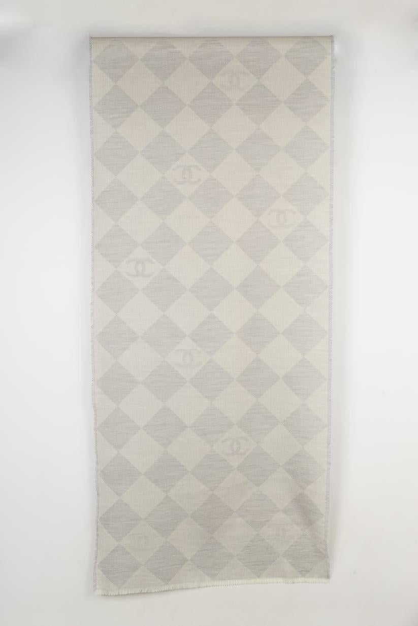 Chanel Grey-tone Cashmere Large Stole In Excellent Condition For Sale In SAINT-OUEN-SUR-SEINE, FR