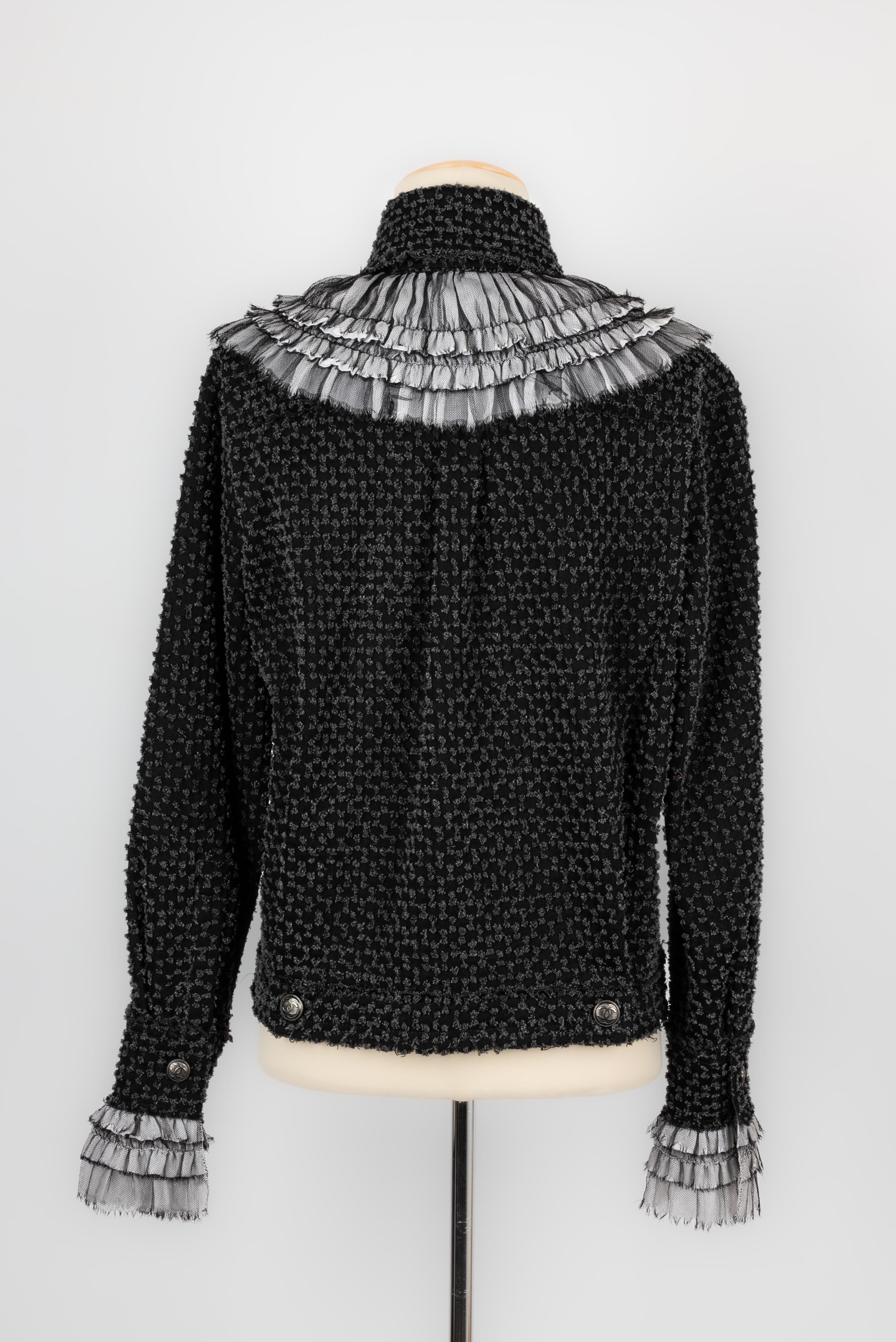 Chanel grey tweed jacket In Excellent Condition For Sale In SAINT-OUEN-SUR-SEINE, FR