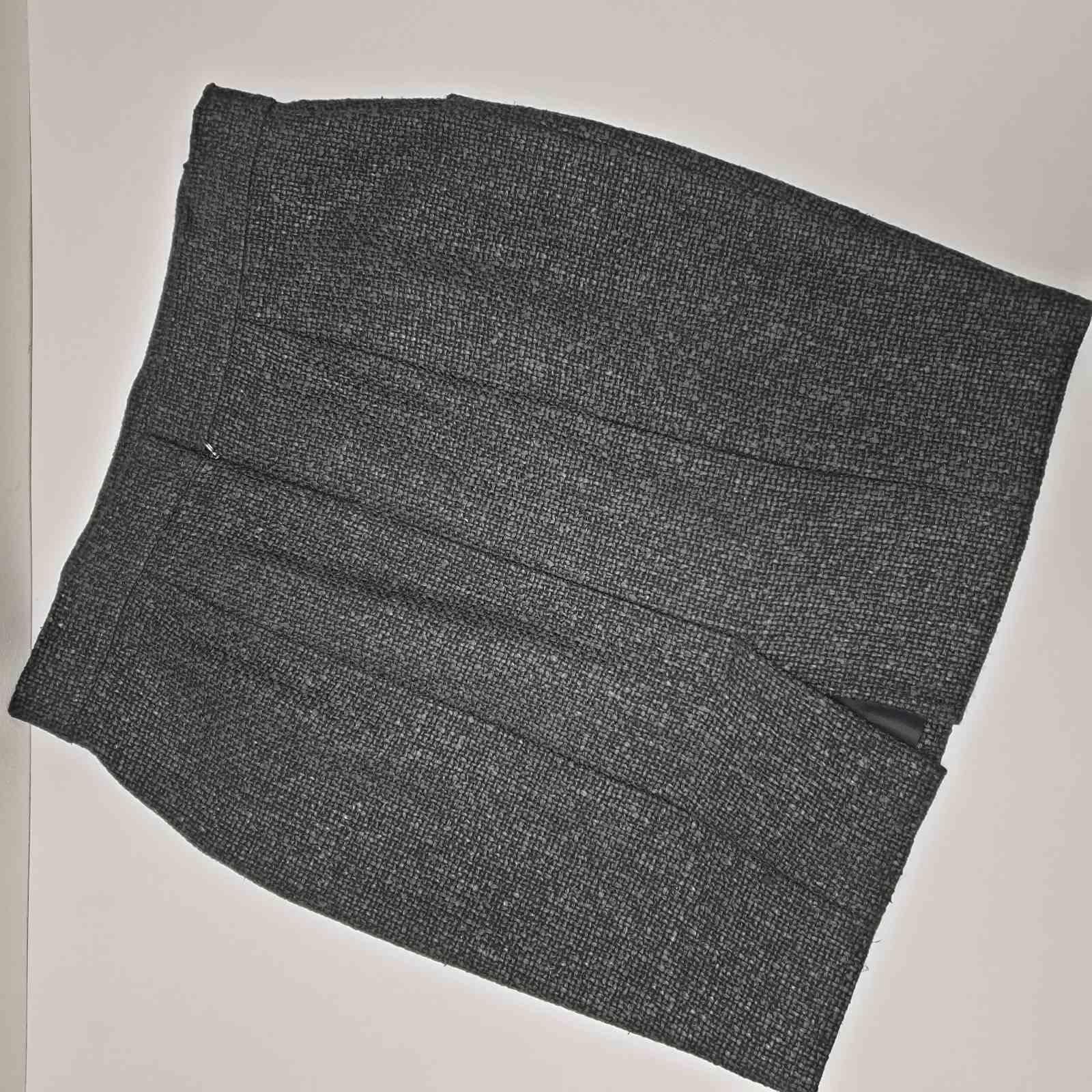 Chanel Grey Tweed Mini Skirt For Sale 1
