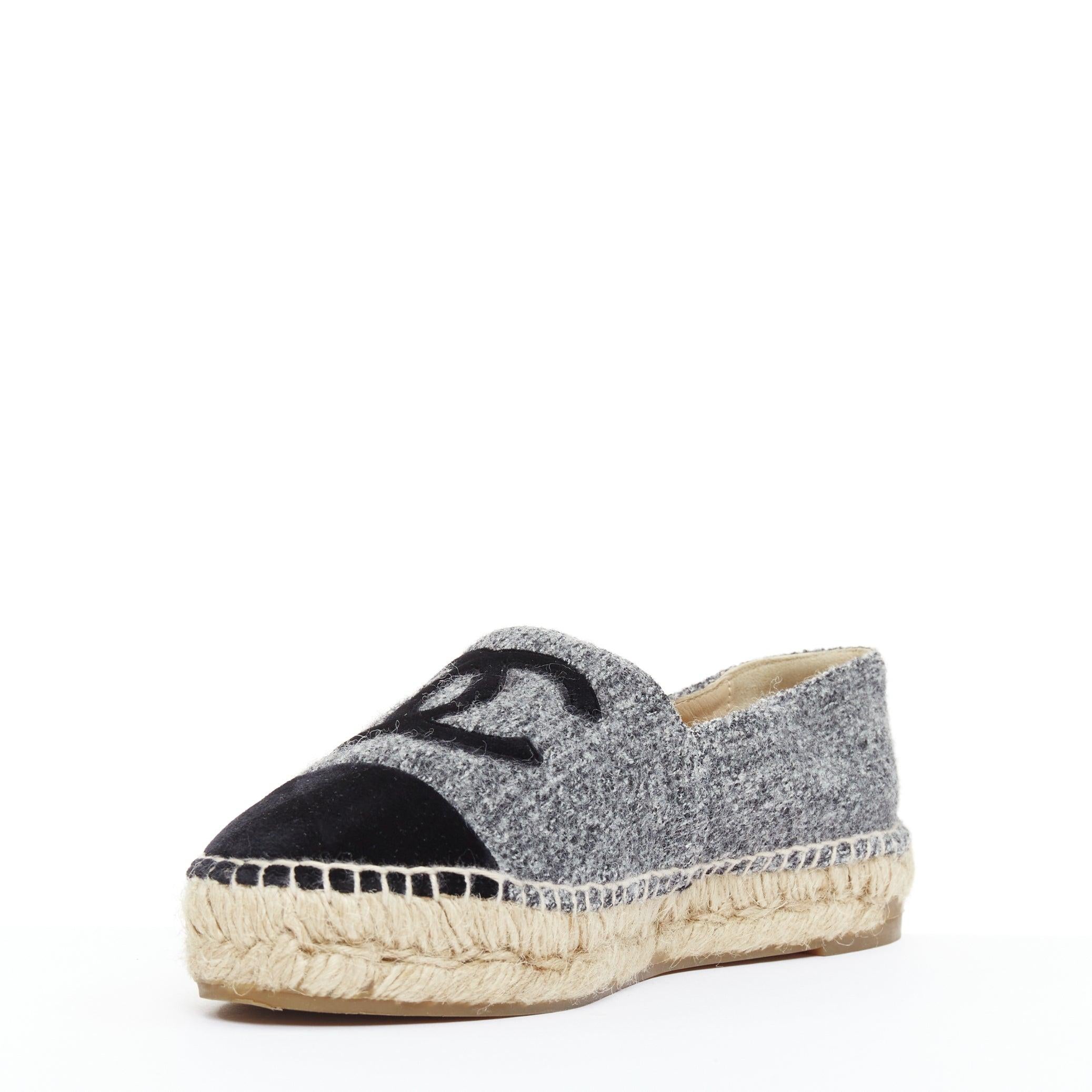 CHANEL grey tweed velvet CC logo toe cap espadrille shoes EU38 In Good Condition For Sale In Hong Kong, NT