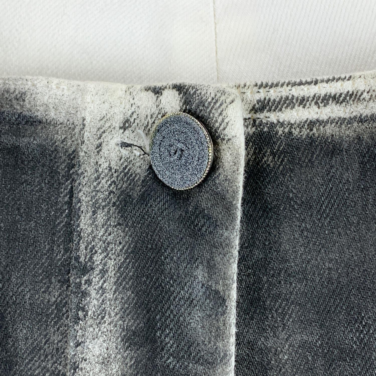 Chanel grey washed out denim jeans. It features belt loops, button and zip closure on the front and skinny design. Designed button. Composition: 98% cotton, 2% elastane. Size 38 FR (it should correspond to a SMALL size)

Details

MATERIAL: