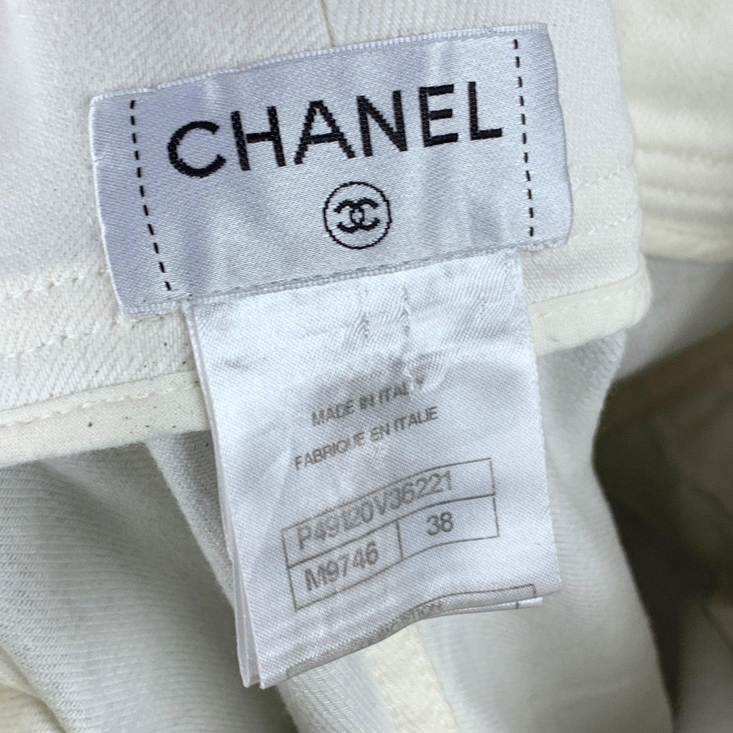 Chanel Grey Washed Out Denim Jeans Pants with Zip Size 38 FR In Excellent Condition For Sale In Rome, Rome