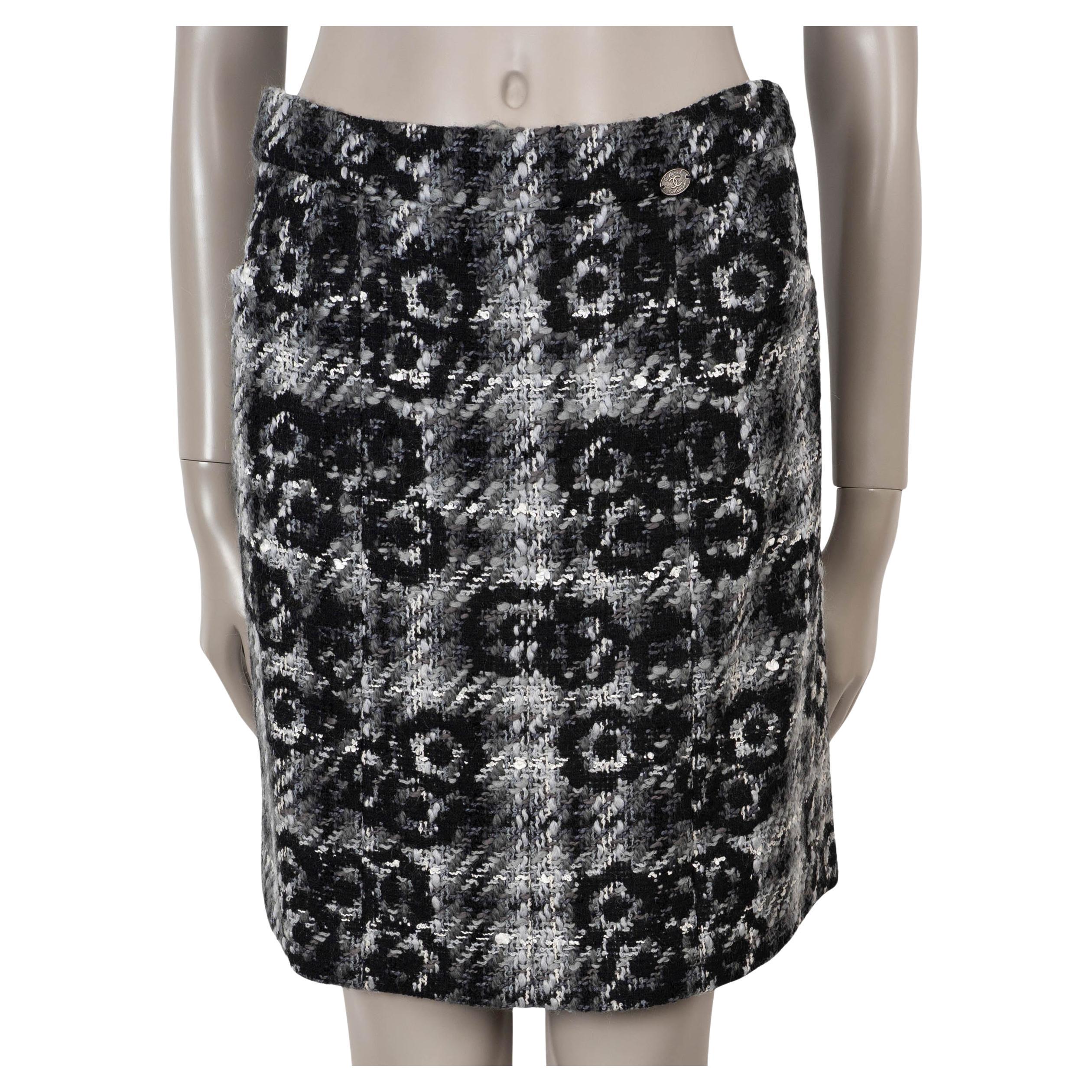 CHANEL grey wool 05A CAMELLIA TWEED Skirt 38 S For Sale