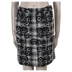 CHANEL grey wool 05A CAMELLIA TWEED Skirt 38 S
