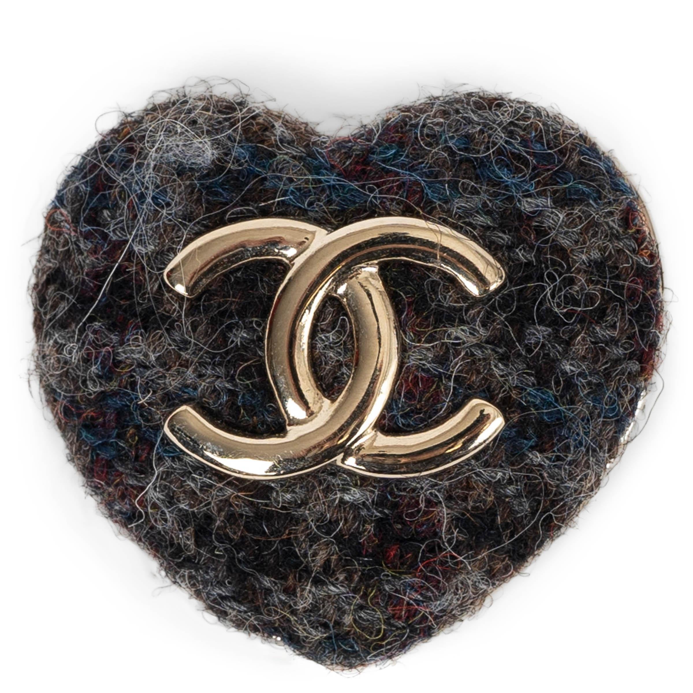 CHANEL Broche en laine grise 22 carats CC HEART