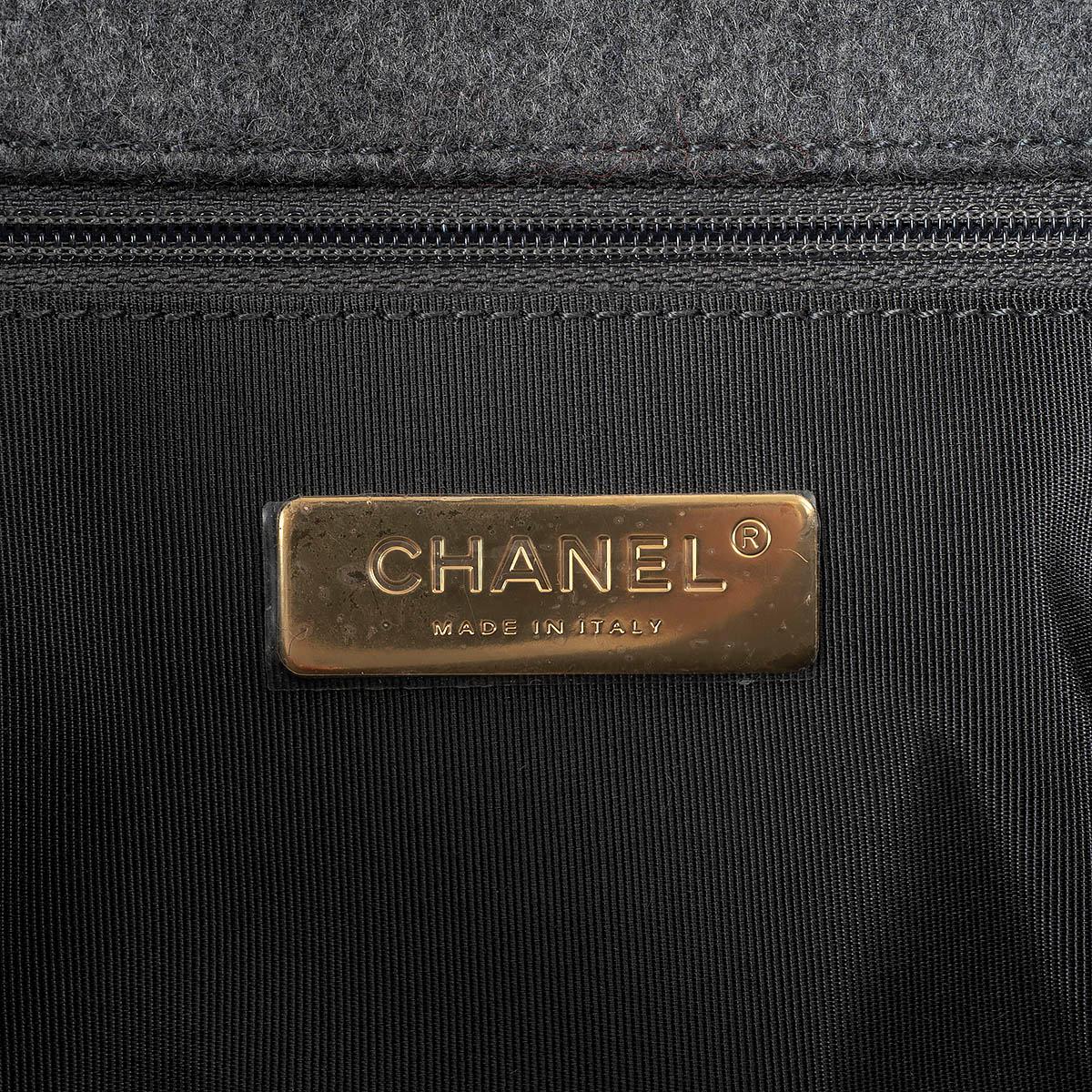 CHANEL grey wool felt 2022 19 MAXI Shoulder Bag 4