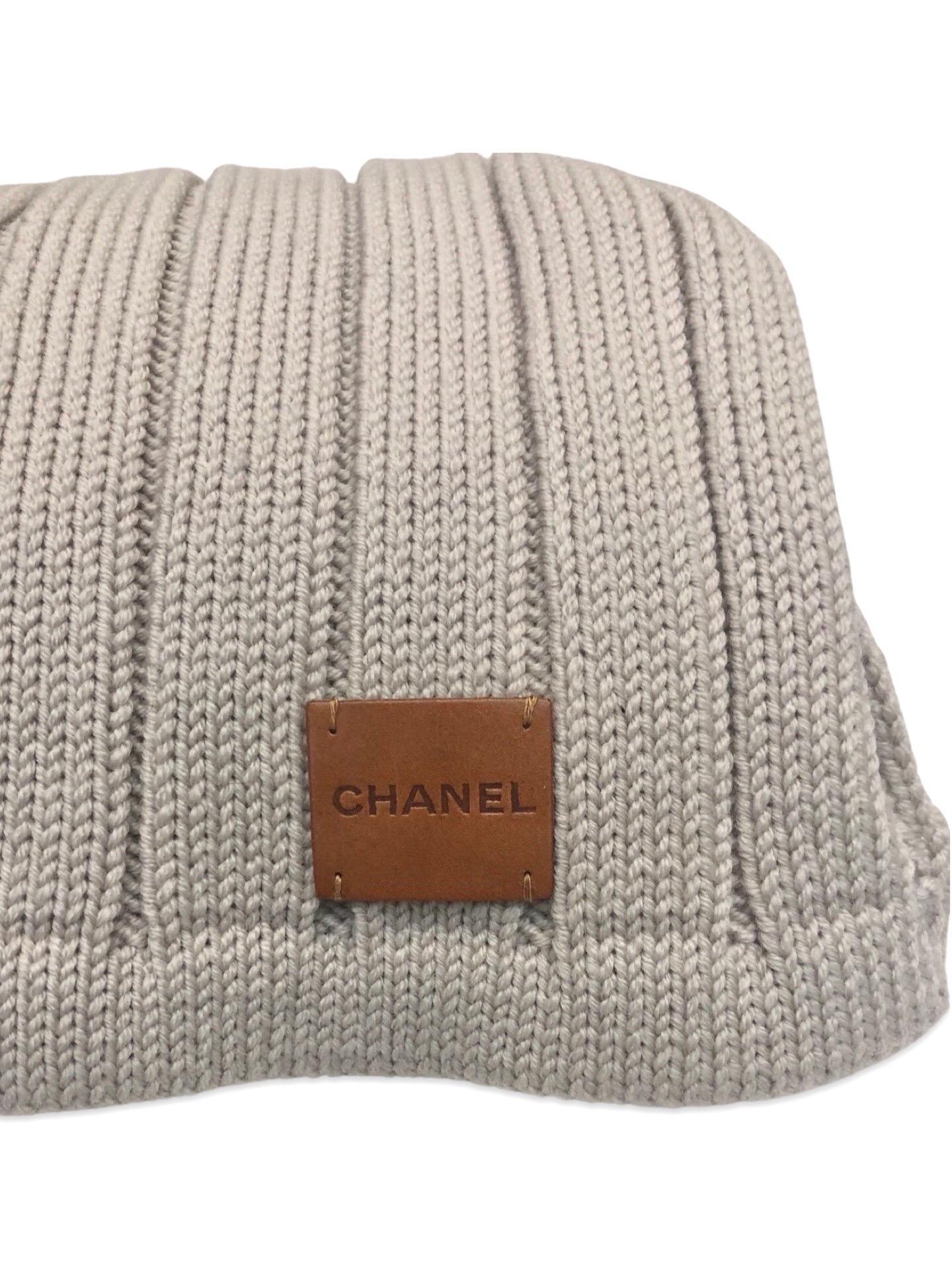 Women's or Men's Chanel Grey Wool Scarf  For Sale