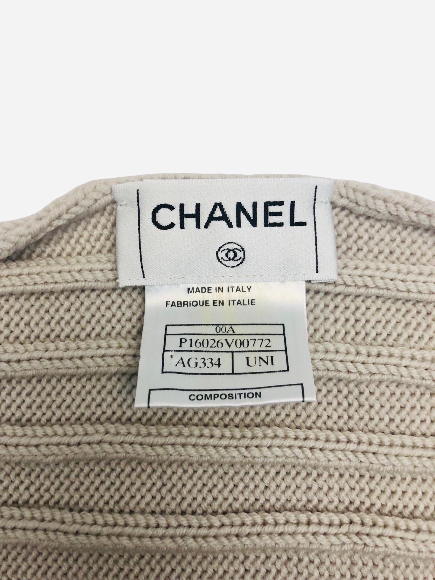 Chanel Grey Wool Scarf  For Sale 2