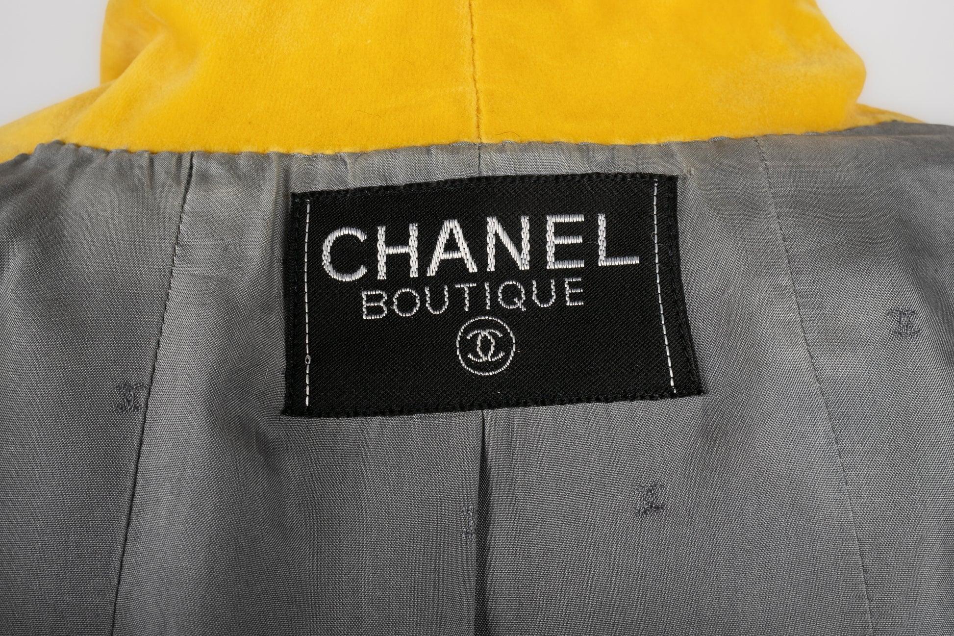 Chanel Grey Woolen Jacket with Yellow and Black Velvet 6