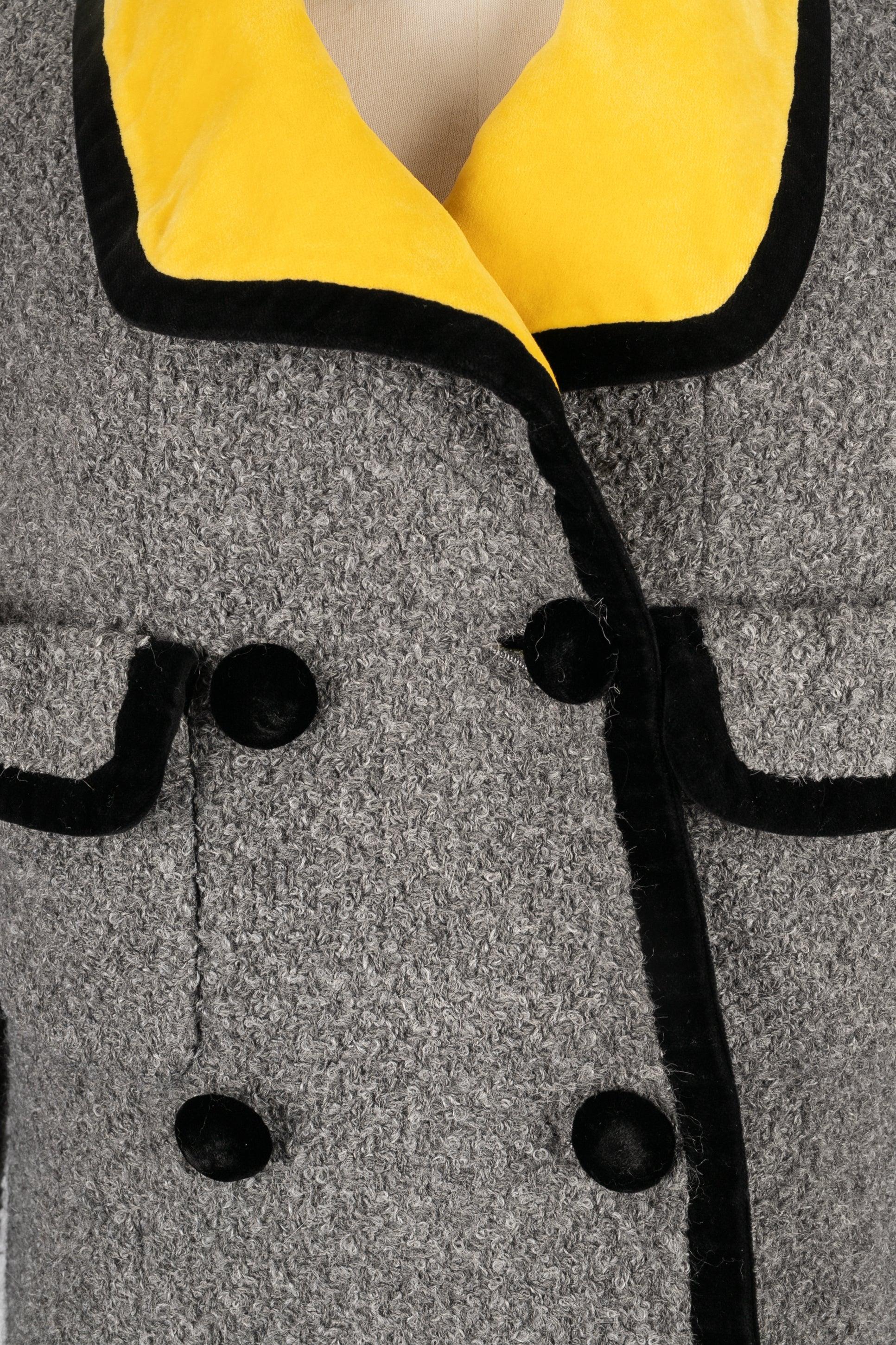 Chanel Grey Woolen Jacket with Yellow and Black Velvet 3
