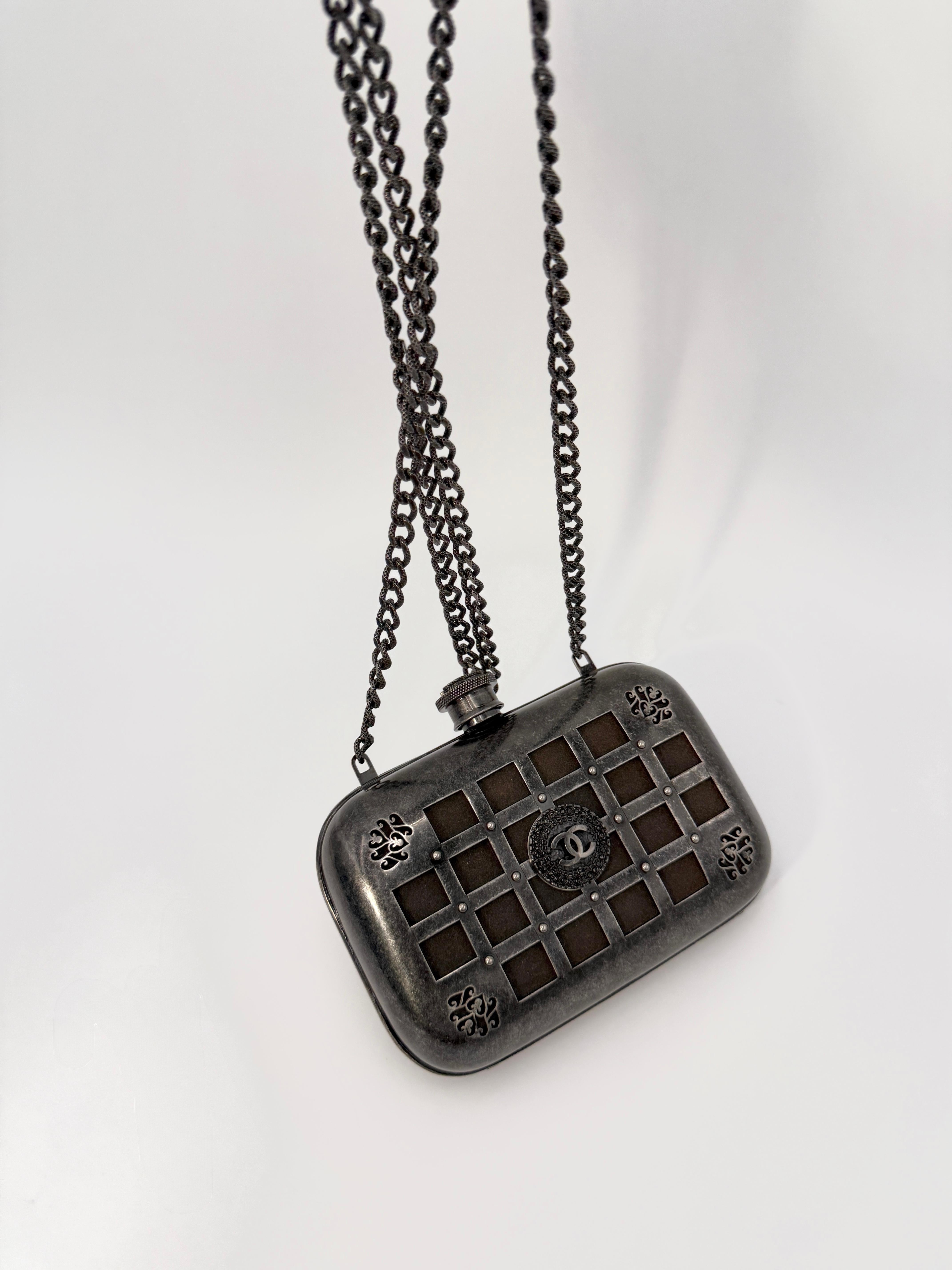 Chanel Grid Cage Minaudière Bag - Collectional Paris-Edinburgh en vente 7