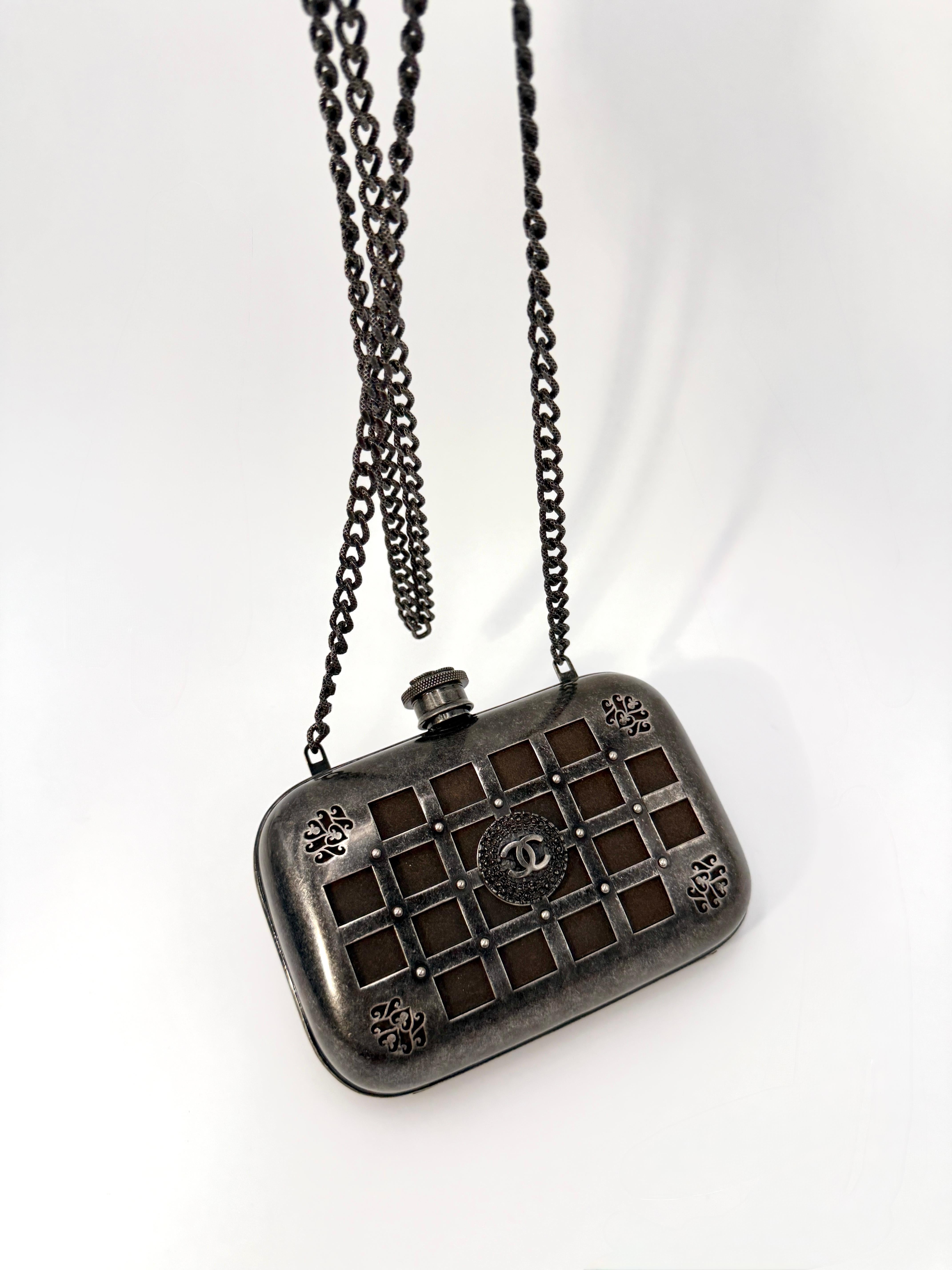 Chanel Grid Cage Minaudière Bag - Collectional Paris-Edinburgh en vente 8