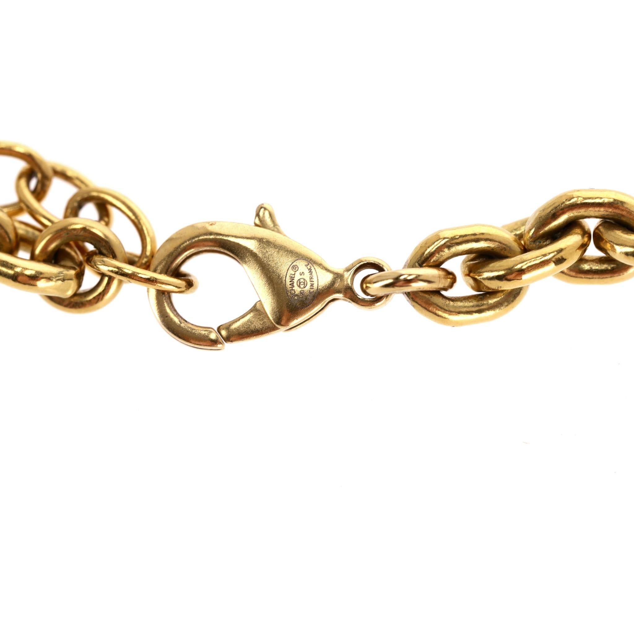 Collana Chanel con medaglione di cristallo e Gripiox in vendita 3