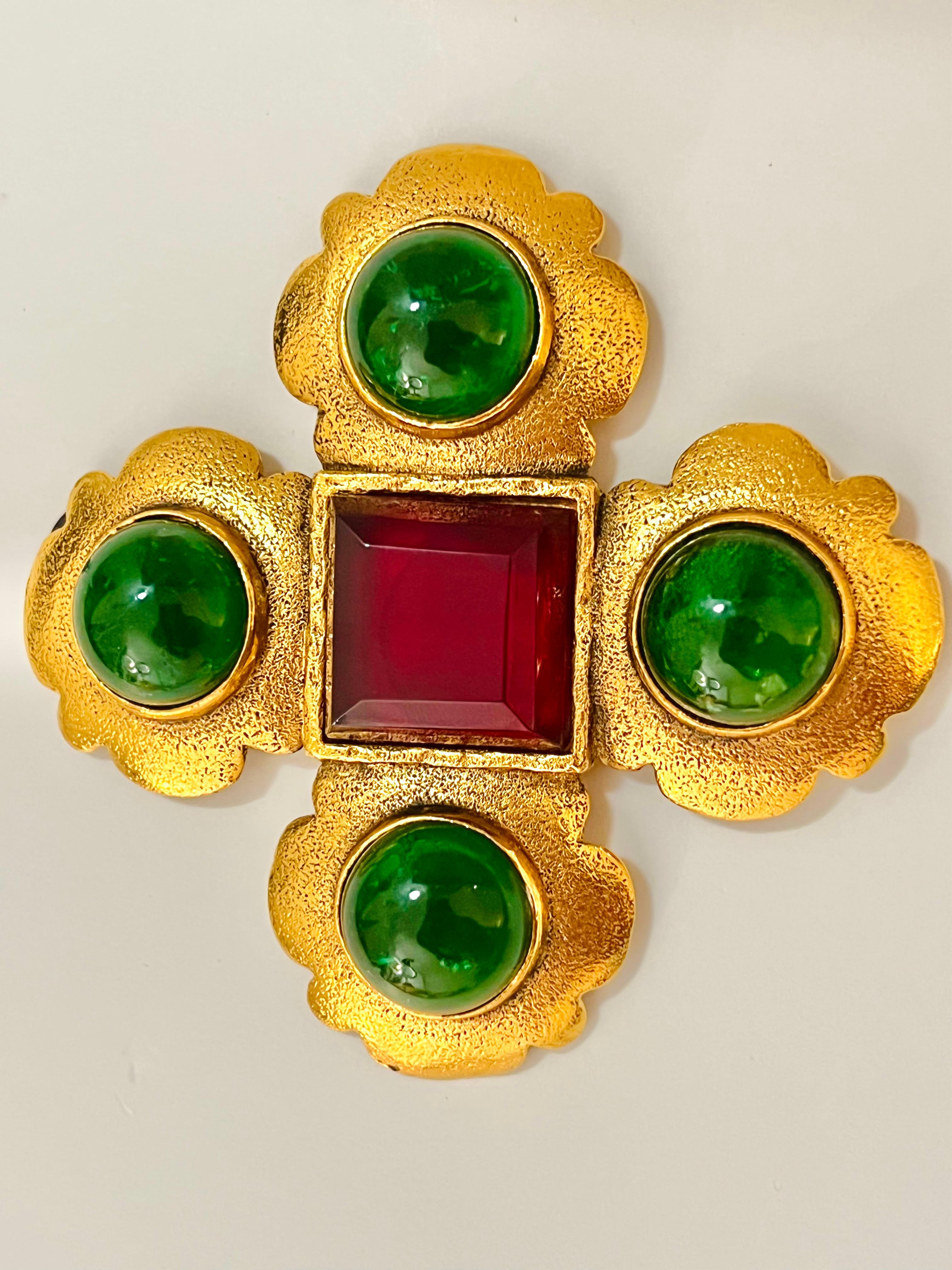 Chanel Gripoix 1991 brooch  For Sale 1