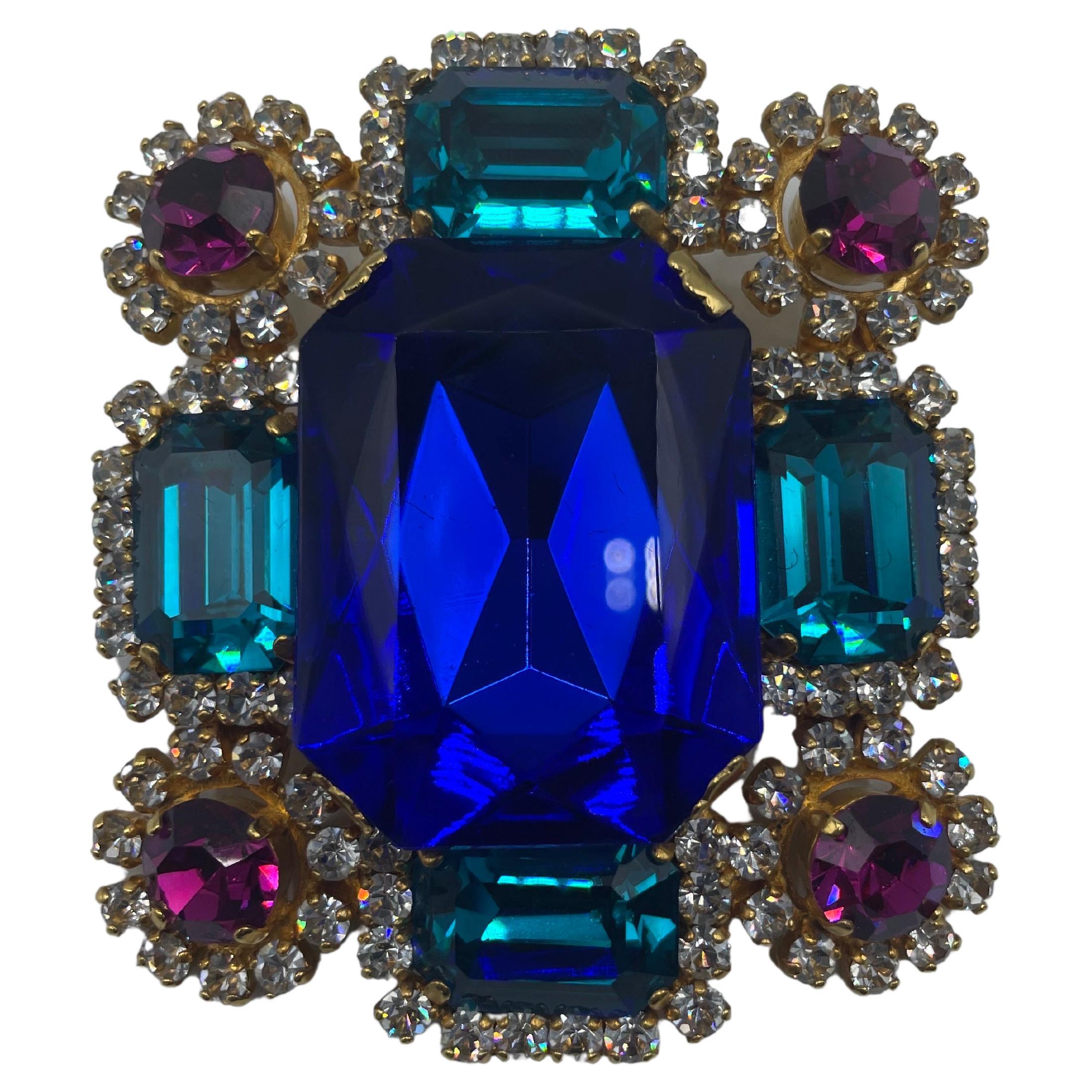 Women's or Men's Chanel Gripoix 1995 Brooch
