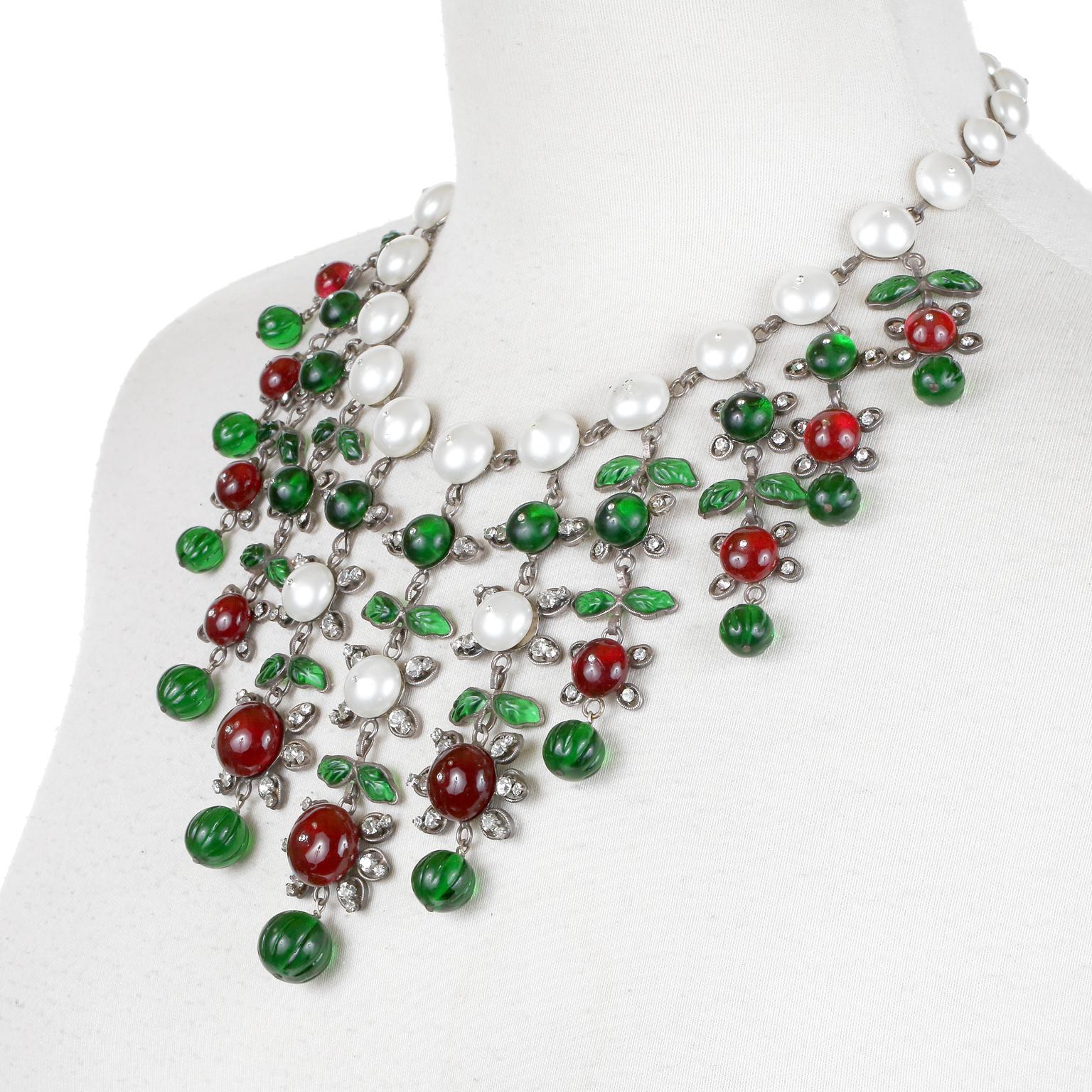 Chanel, collier gousset Gripoix et perles Pour femmes en vente