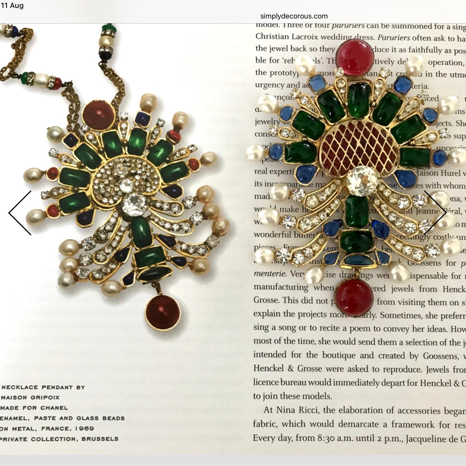 Chanel - Collier en pendentif byzantin Gripoix en vente 6