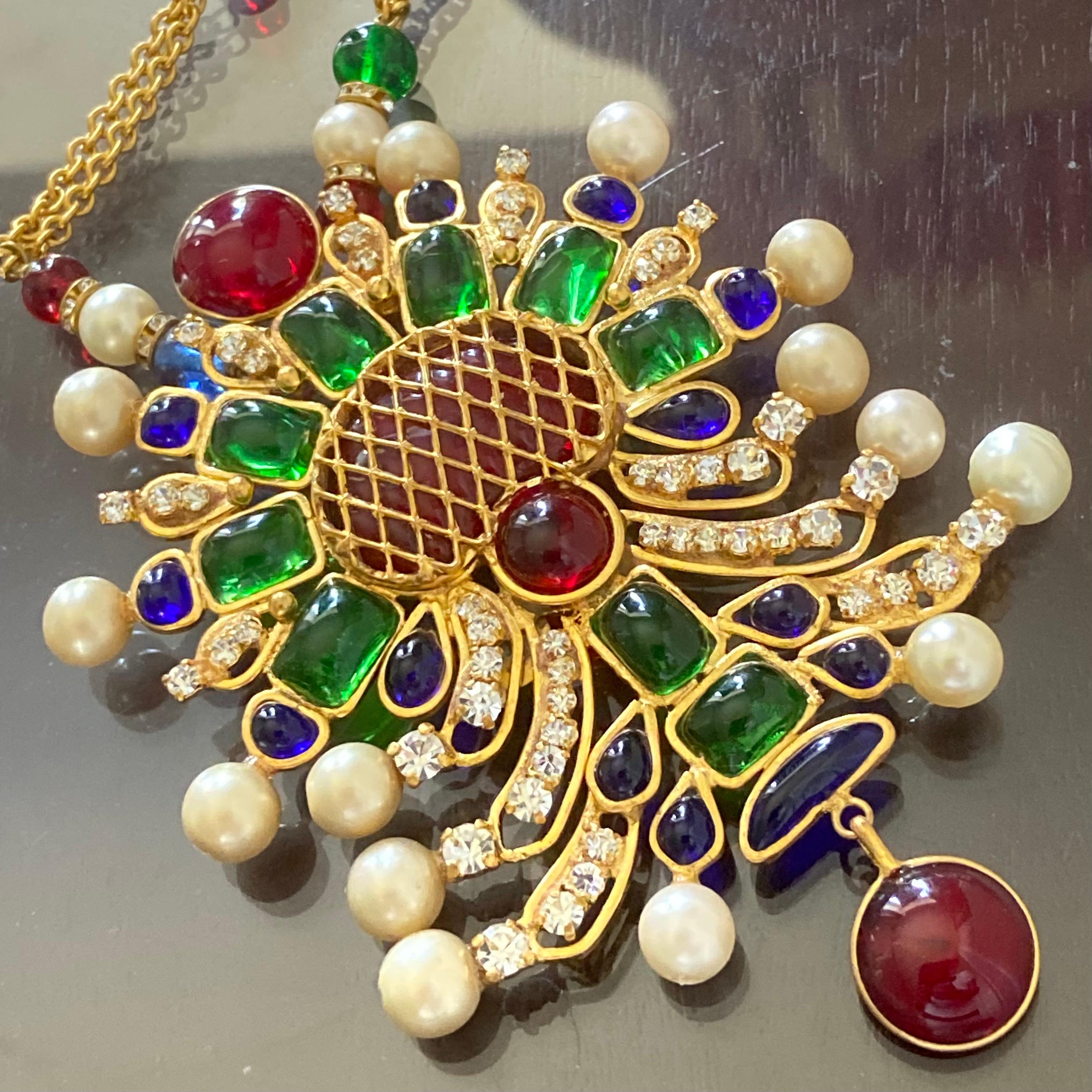 Byzantin Chanel - Collier en pendentif byzantin Gripoix en vente