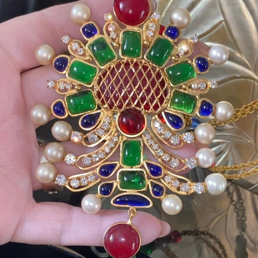 Chanel - Collier en pendentif byzantin Gripoix Unisexe en vente
