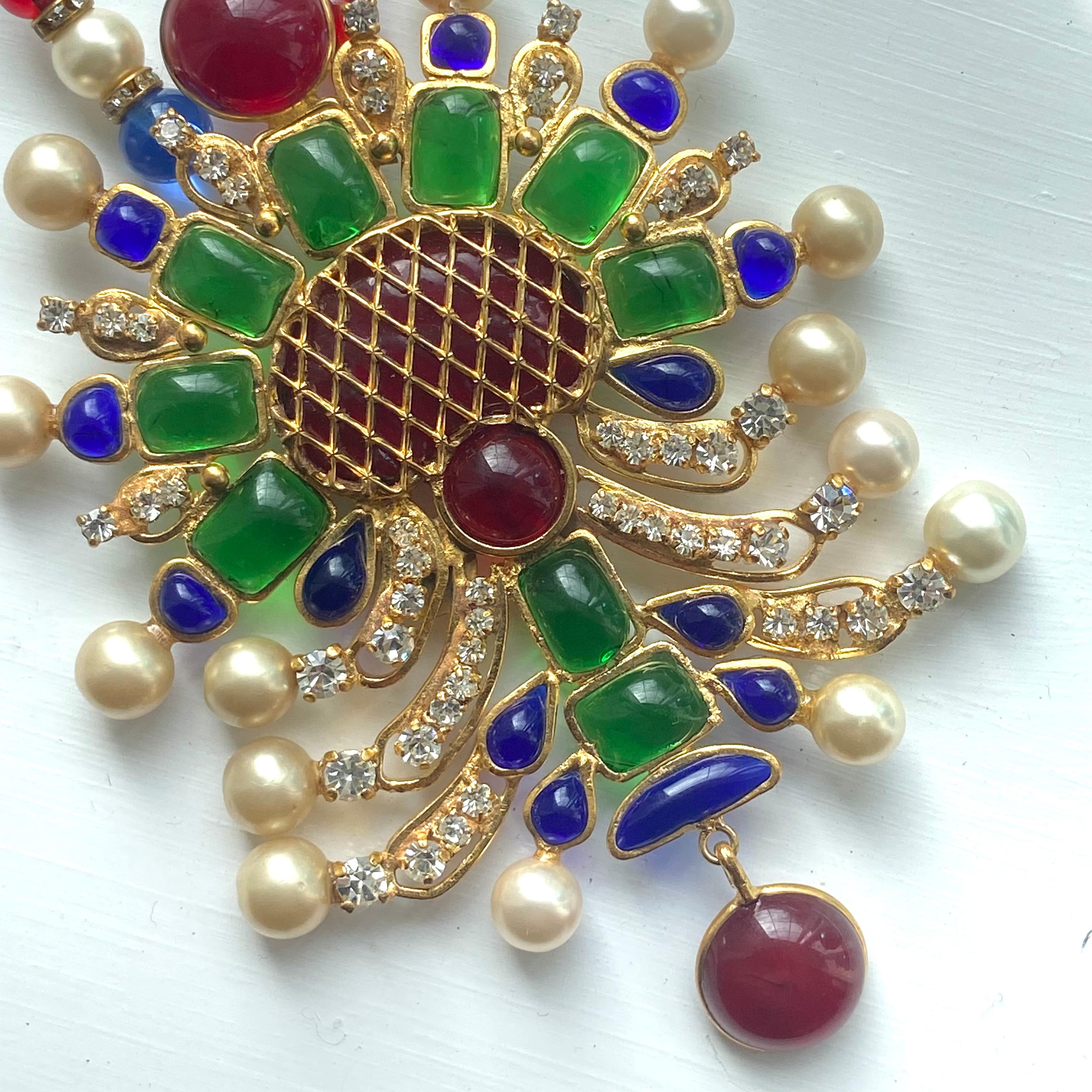 Chanel - Collier en pendentif byzantin Gripoix en vente 2