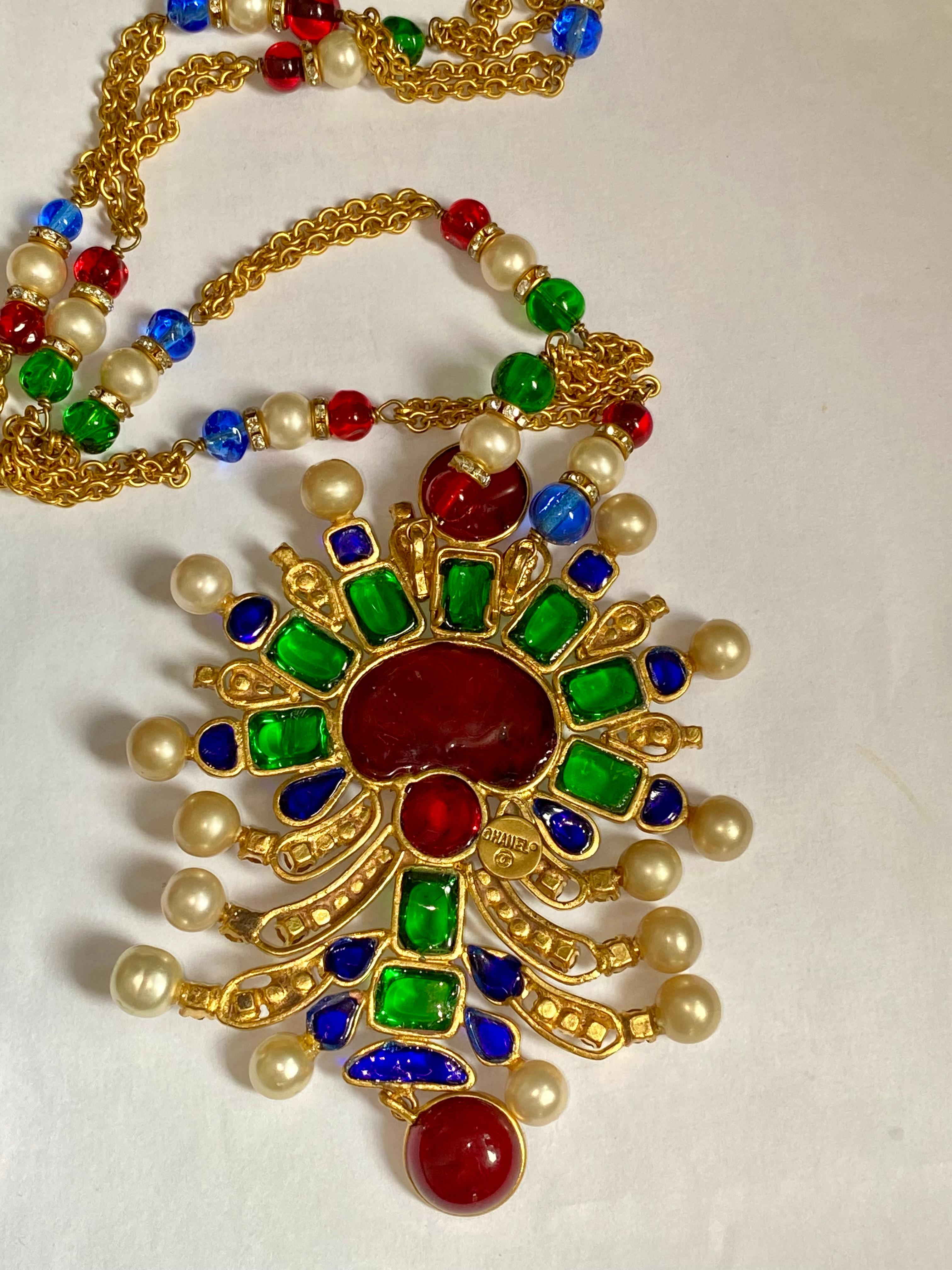 Chanel - Collier en pendentif byzantin Gripoix en vente 3