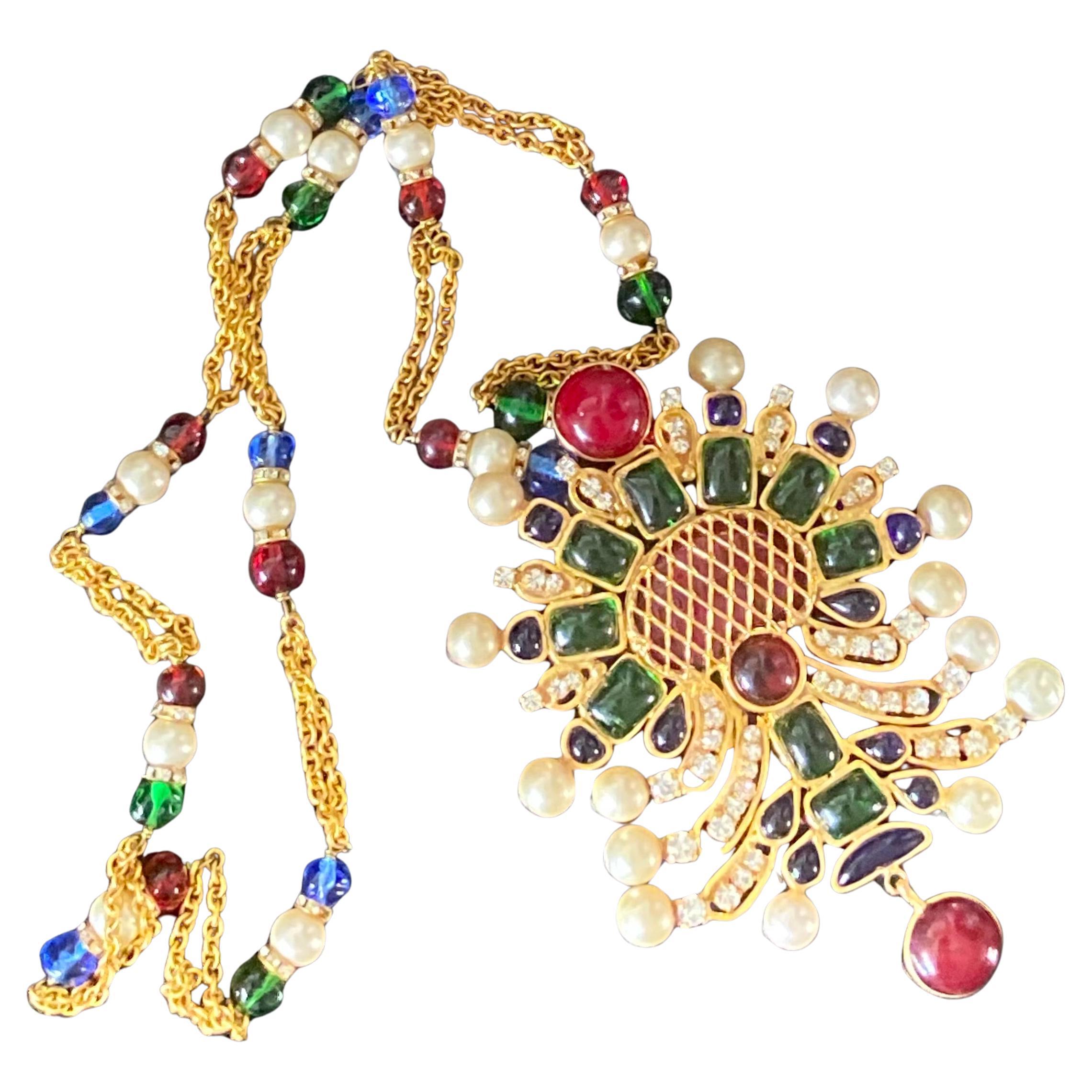 Chanel - Collier en pendentif byzantin Gripoix en vente