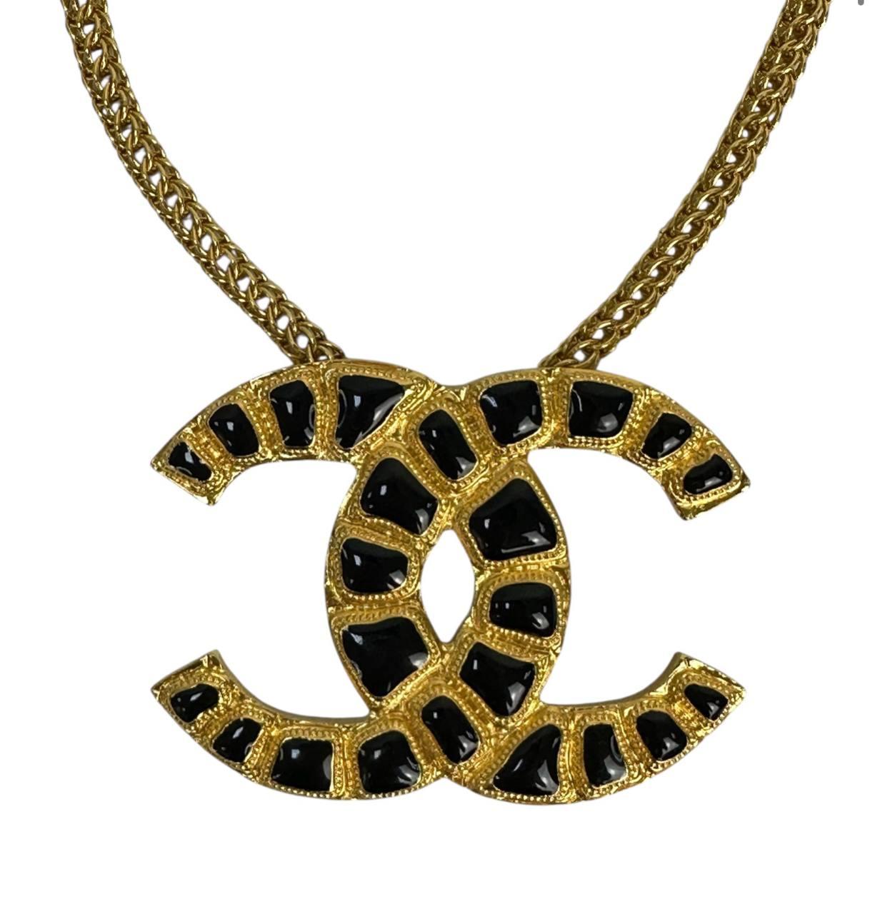 
An elegant necklace with a bold pendant in the form of an iconic logo becomes an instant statement piece. The golden finish, intricate chain design, and glossy surface of the pendant radiate timeless luxury. A striking accessory that adds depth and