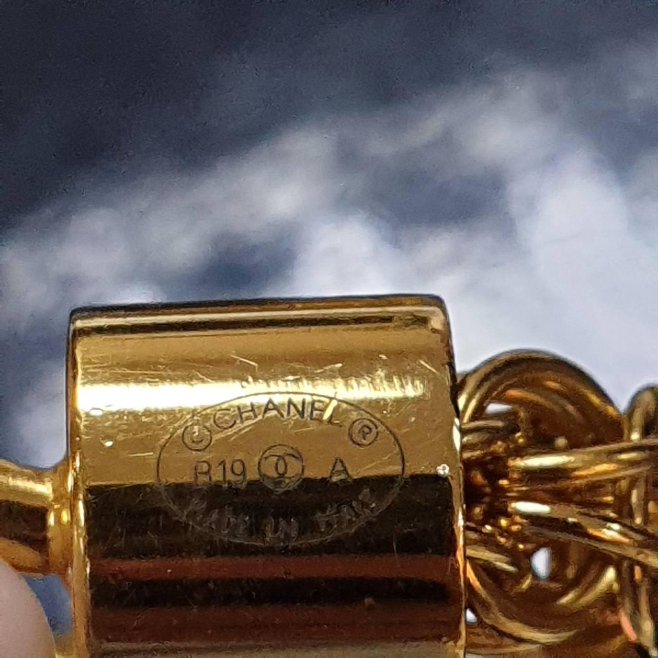 Women's Chanel Gripoix CC Logo Pendant Necklace For Sale