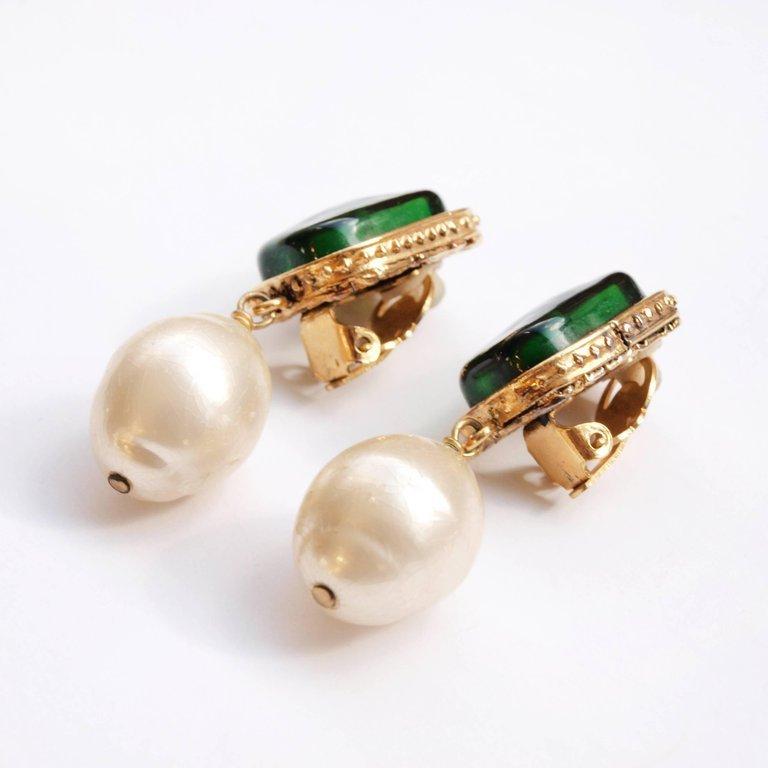 Chanel Gripoix Drop Pearl Earrings 1993 In Good Condition For Sale In London, GB