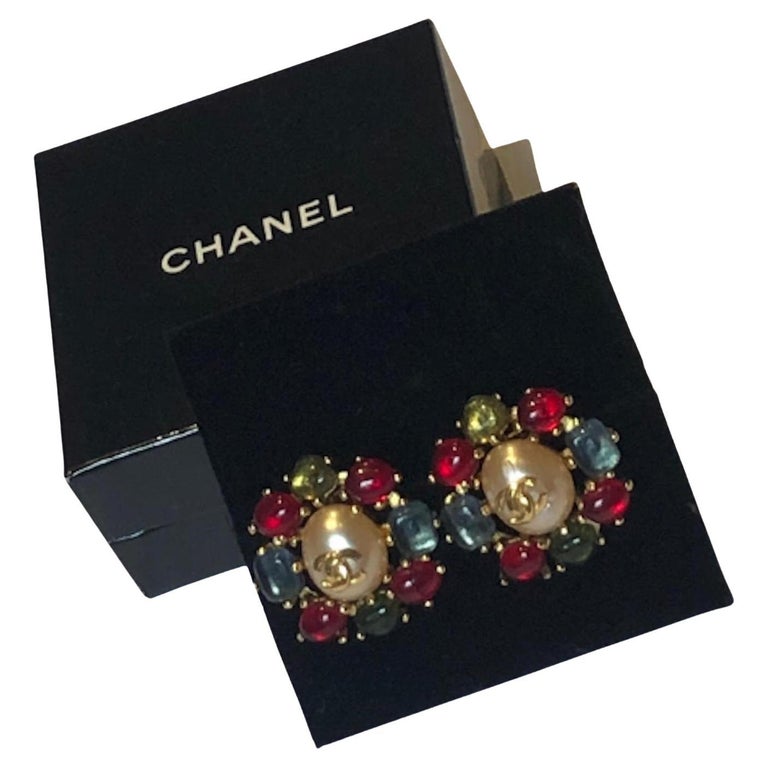CHANEL Gripoix Earrings Vintage Red Green Blue Pearl CC logo Circa 1997 For  Sale at 1stDibs