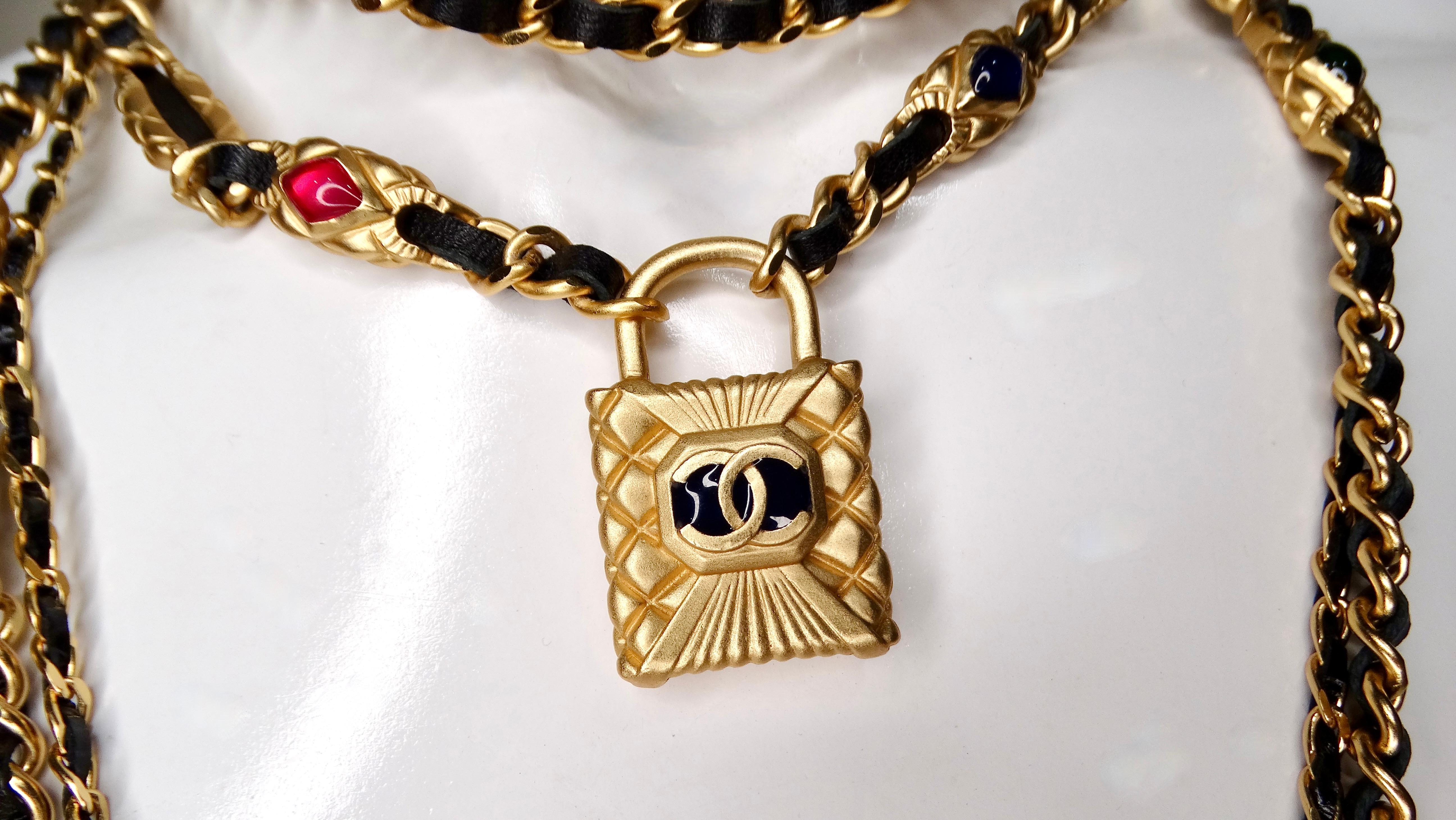 Chanel collana a più fili con catena in pelle Gripoix in oro 2020 In condizioni buone in vendita a Scottsdale, AZ