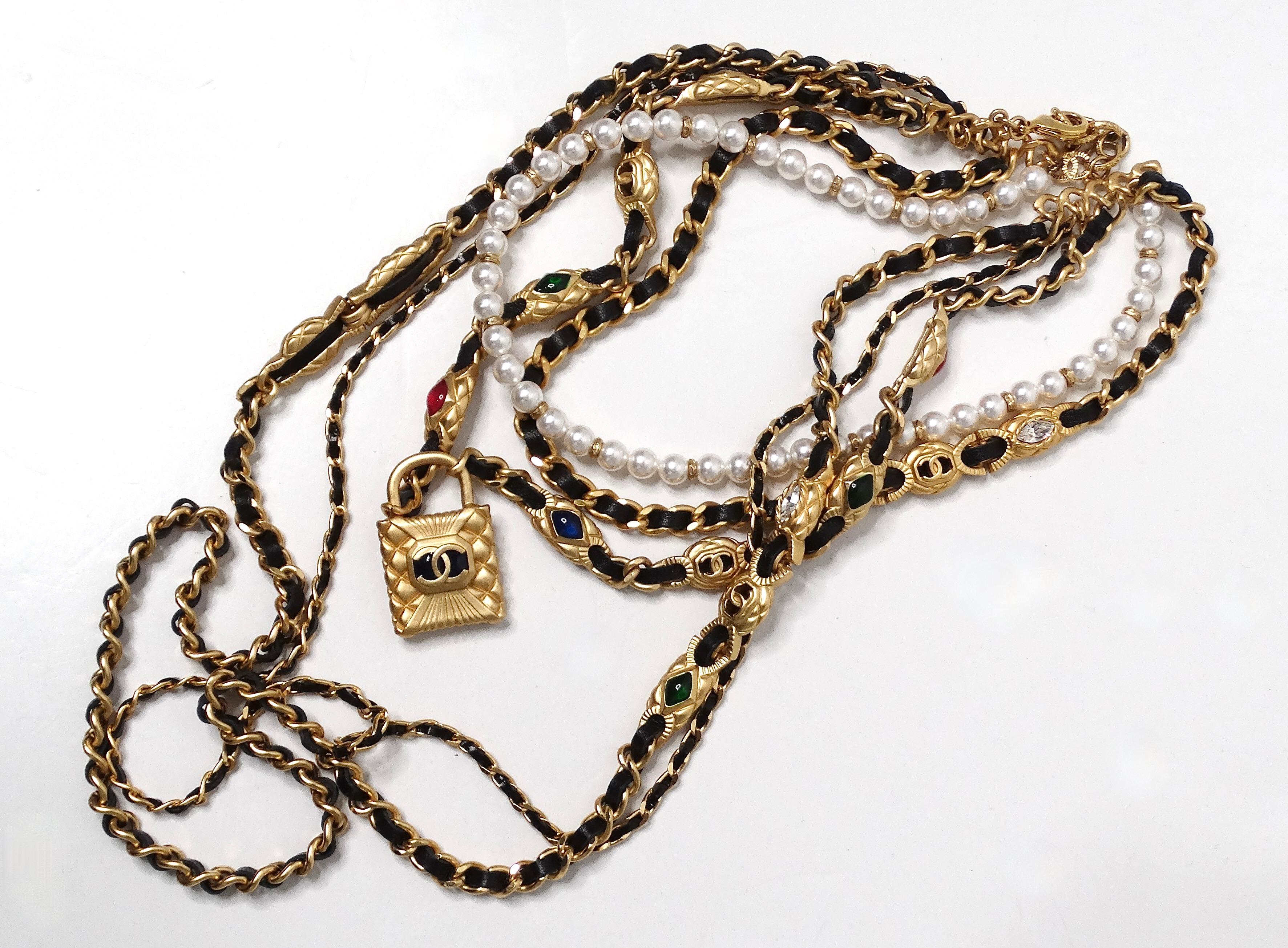 Chanel collana a più fili con catena in pelle Gripoix in oro 2020 in vendita 1