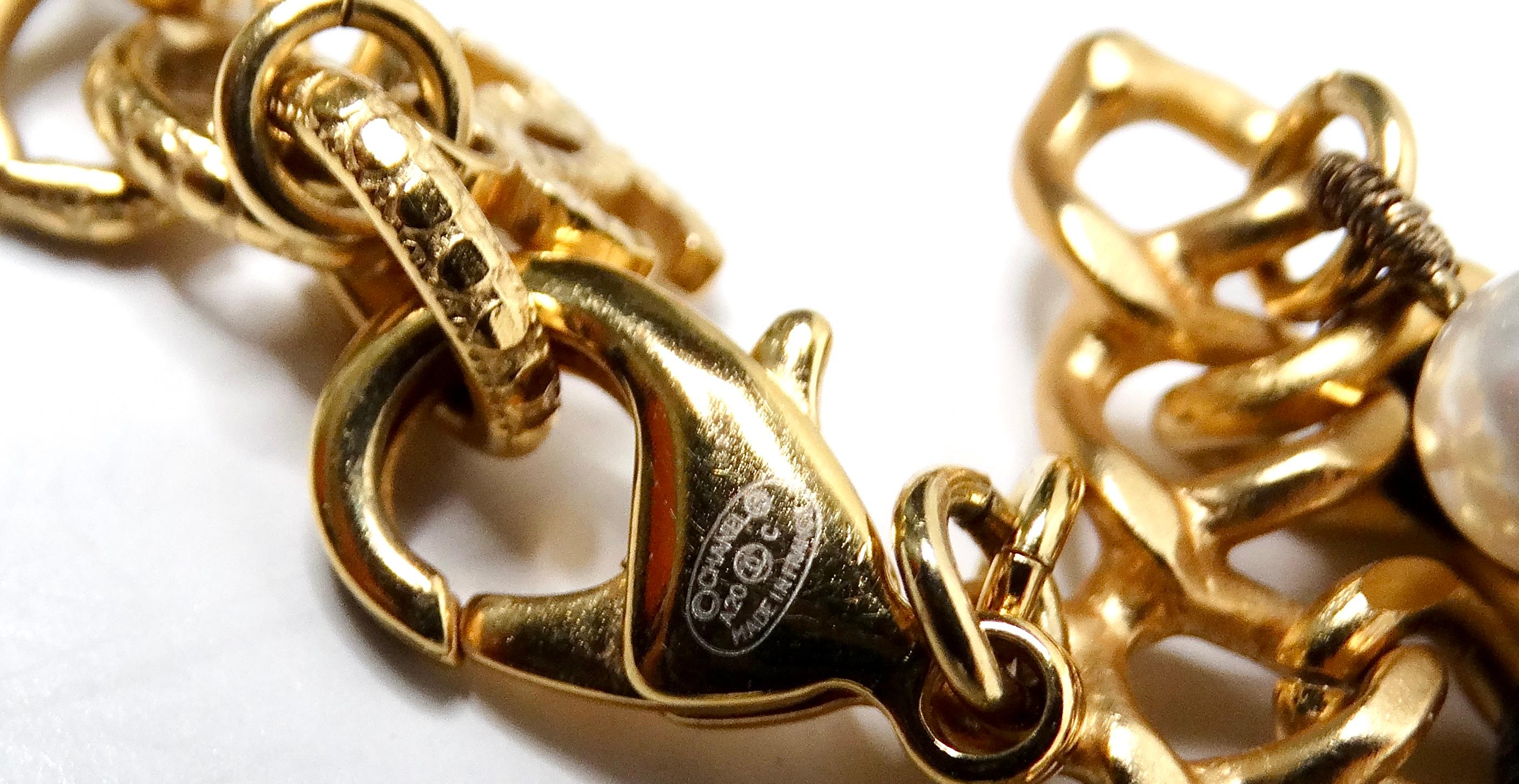 Chanel collana a più fili con catena in pelle Gripoix in oro 2020 in vendita 3