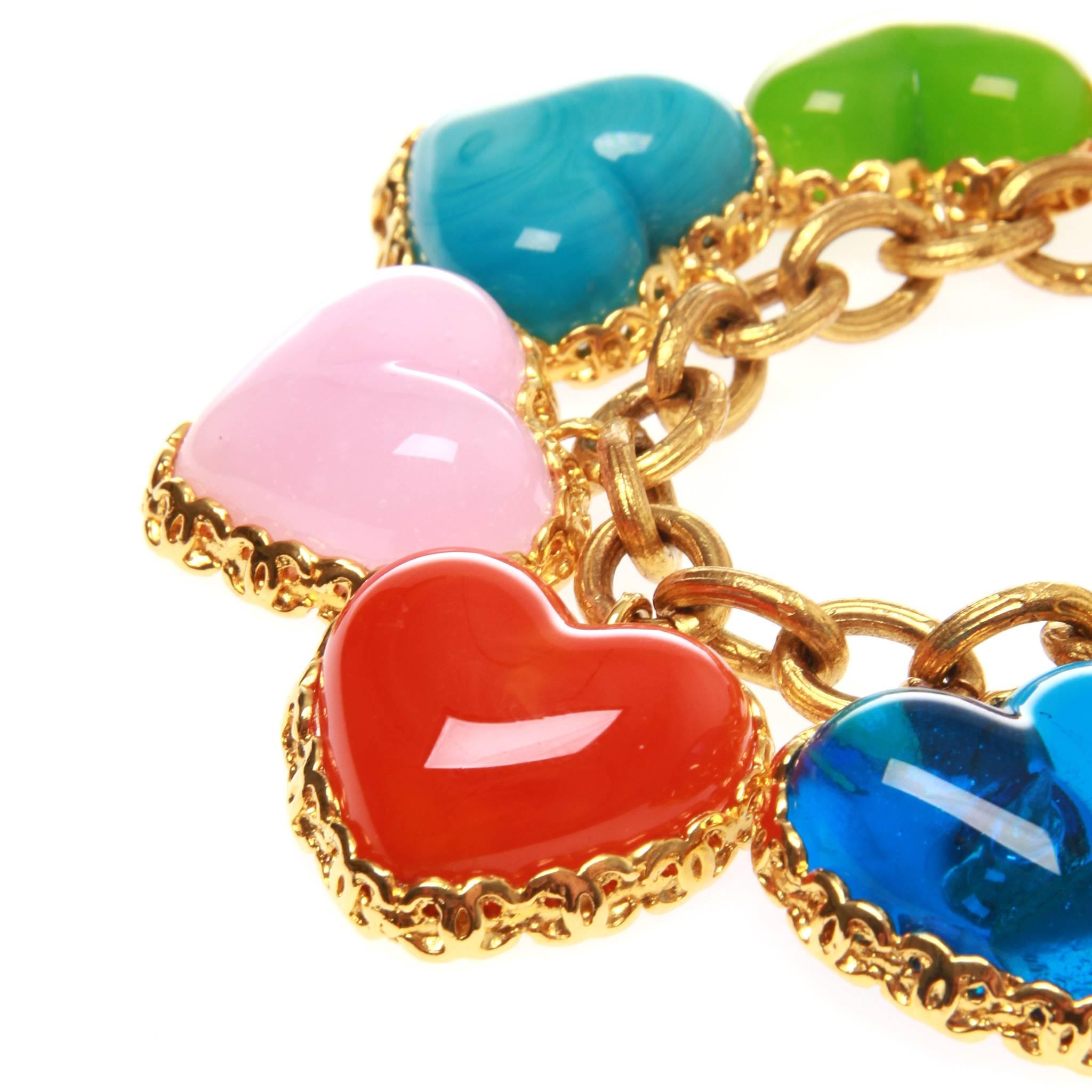 Chanel bracelet featuring a gold-tone rolo chain strung with multi-coloured Gripoix glass love heart charms. 

Hook fastening.

Stamped 2 CC 8 - Collection 28 1993