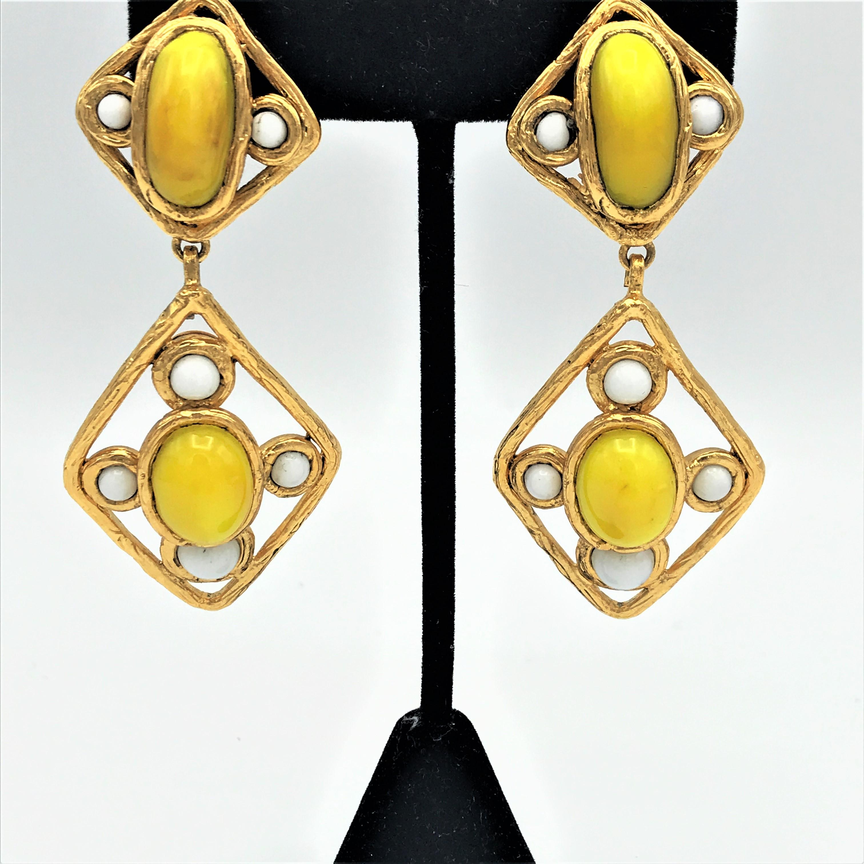 Boucles d'oreilles à clip CHANEL GRIPOIX en forme de cerf-volant plaqué or, années 2000 Excellent état - En vente à Stuttgart, DE
