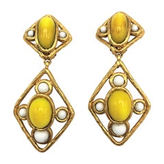 CHANEL GRIPOIX pendant Clip-on Earring of kite shaped gold plated, 2000s