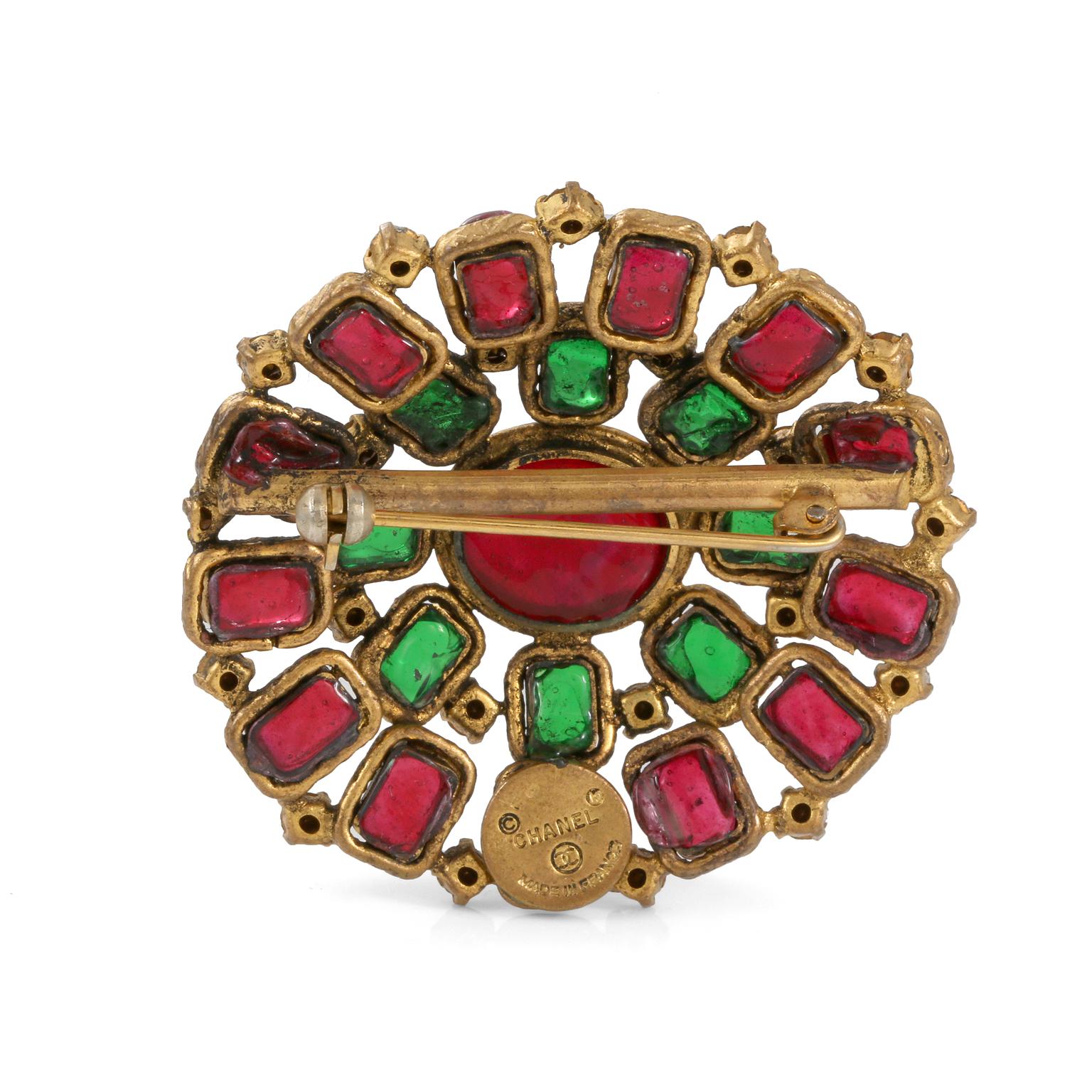 This authentic Chanel Gripoix Starburst Brooch is in exceptionally good vintage condition from the 1970’s.  Red and green Gripoix glass stones are interspersed with crystal gemstones in this radial design.  Made in France. Pouch or box included.

 
